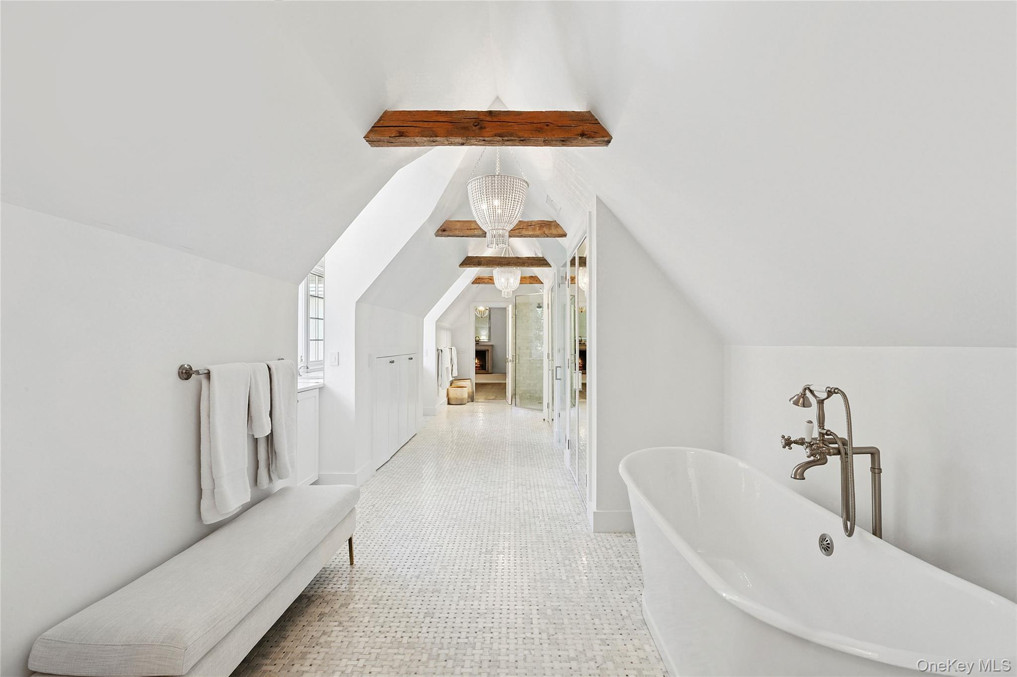 123 Abrahams Path, East Hampton, NY 11937