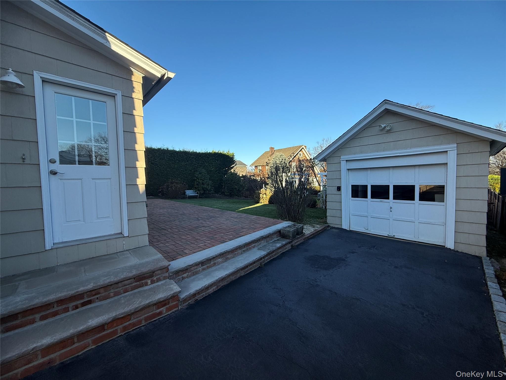 71 Hillcrest Avenue, Manhasset, NY 11030