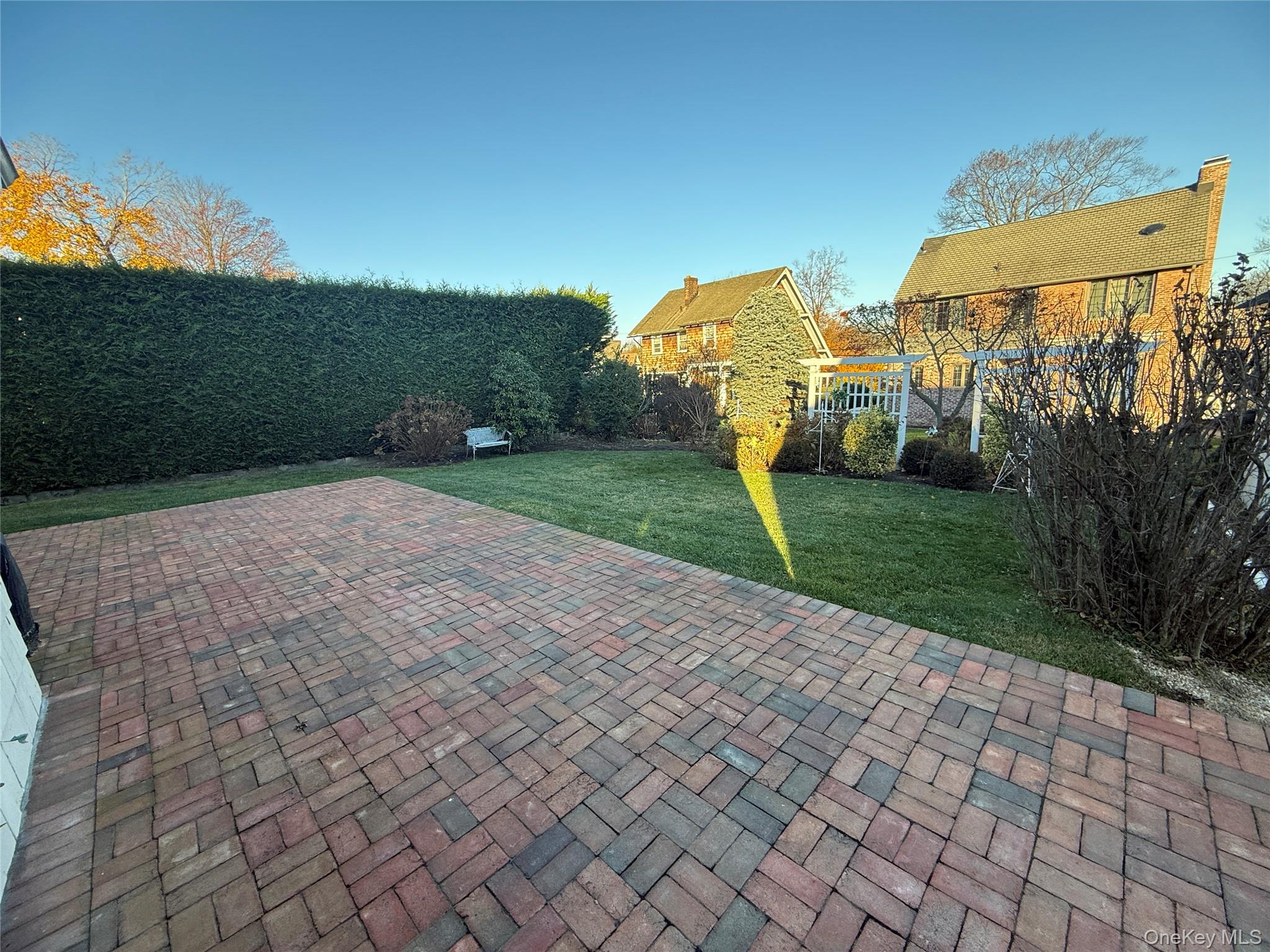 71 Hillcrest Avenue, Manhasset, NY 11030