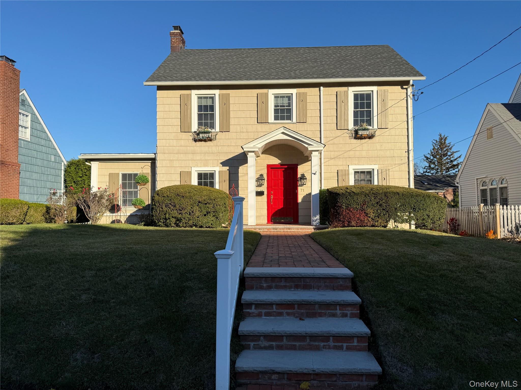 71 Hillcrest Avenue, Manhasset, NY 11030