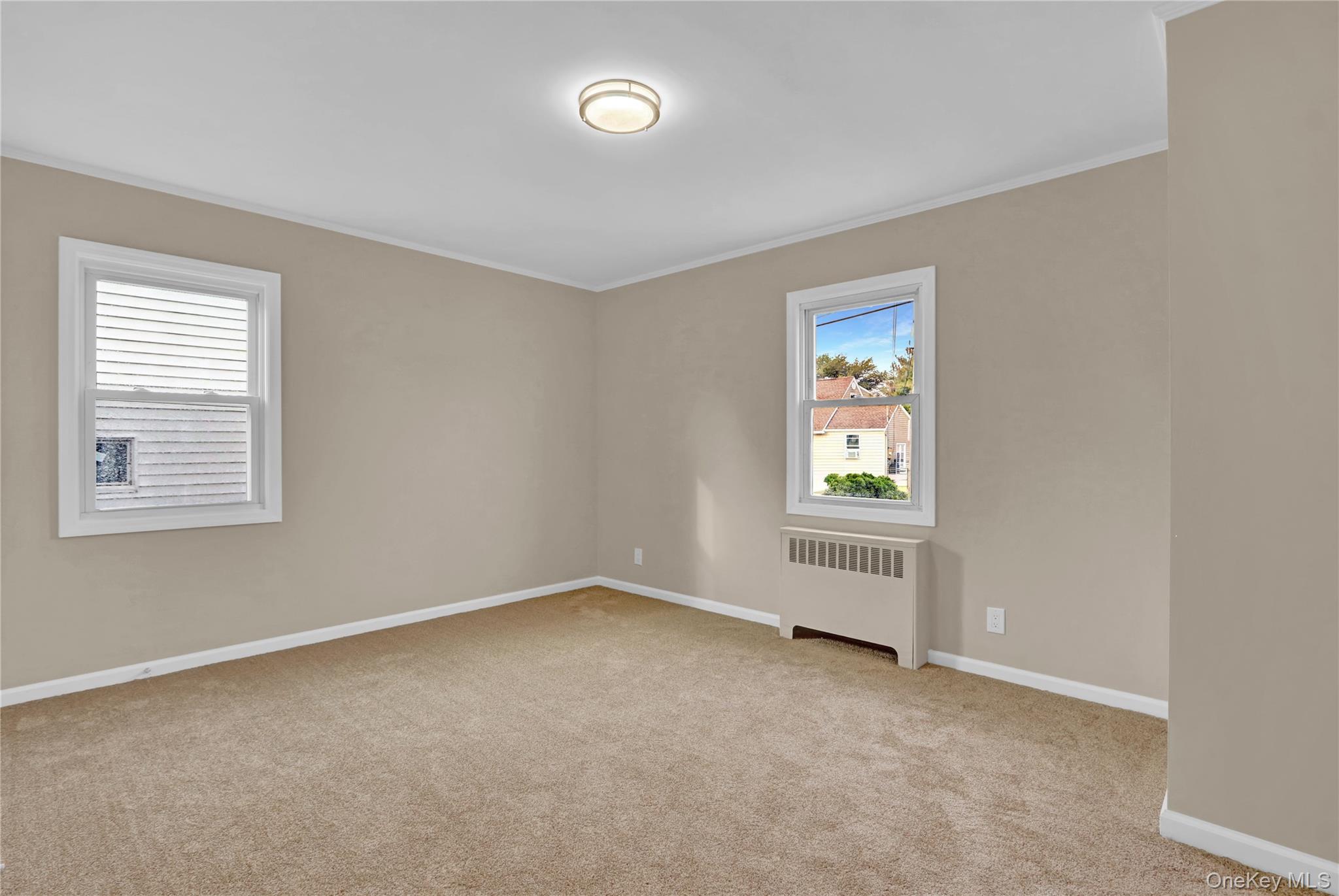 15 Cornwall Lane, Hicksville, NY 11801