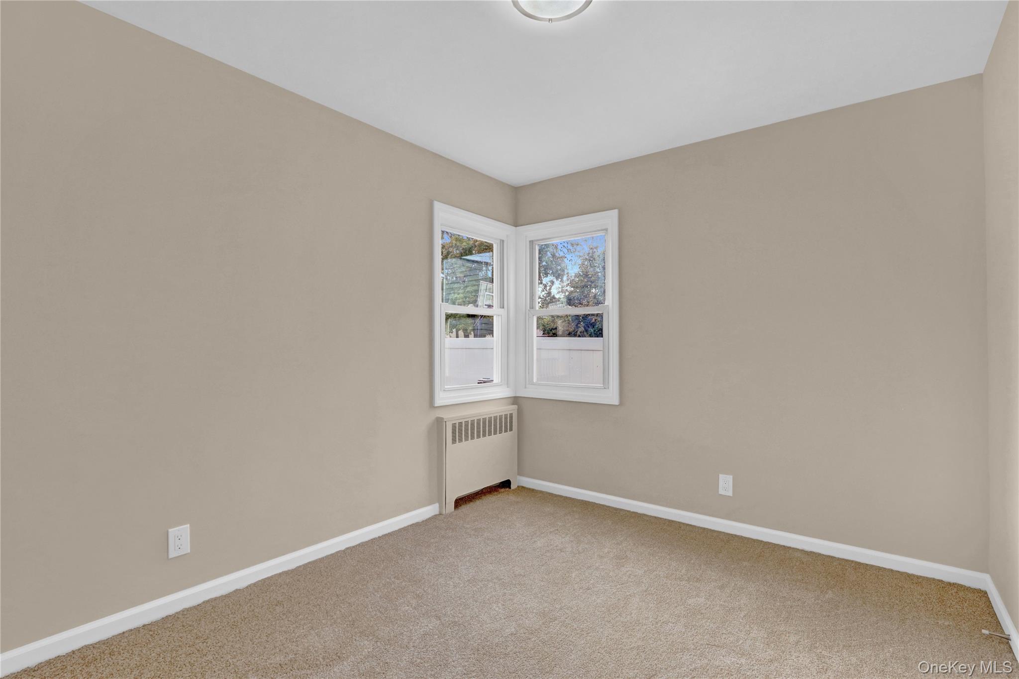 15 Cornwall Lane, Hicksville, NY 11801