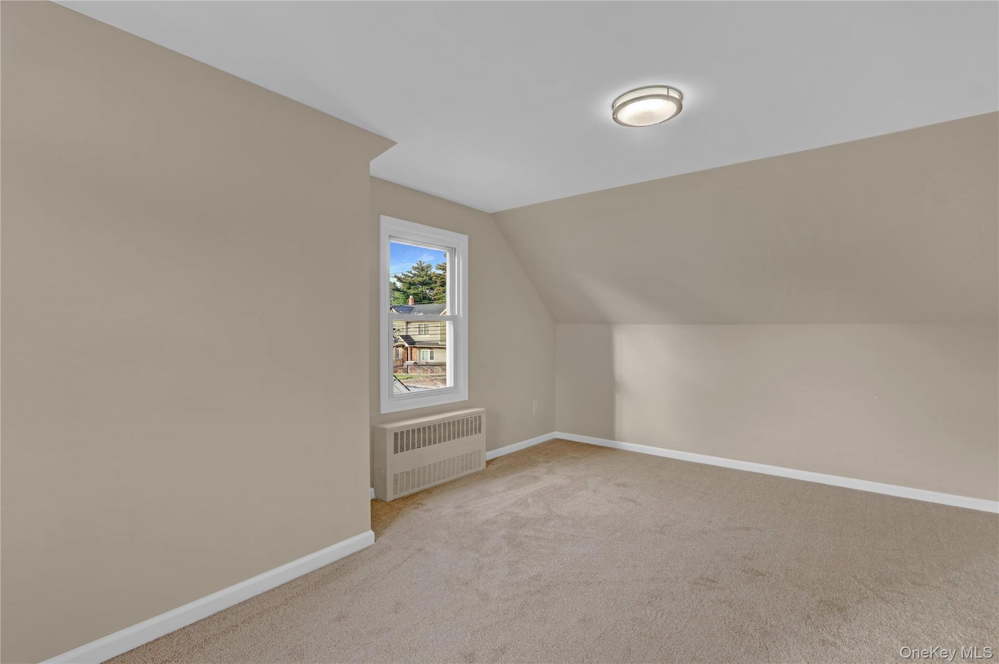 15 Cornwall Lane, Hicksville, NY 11801