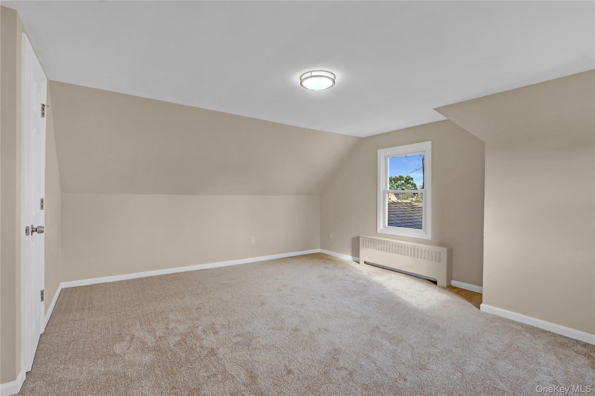 15 Cornwall Lane, Hicksville, NY 11801