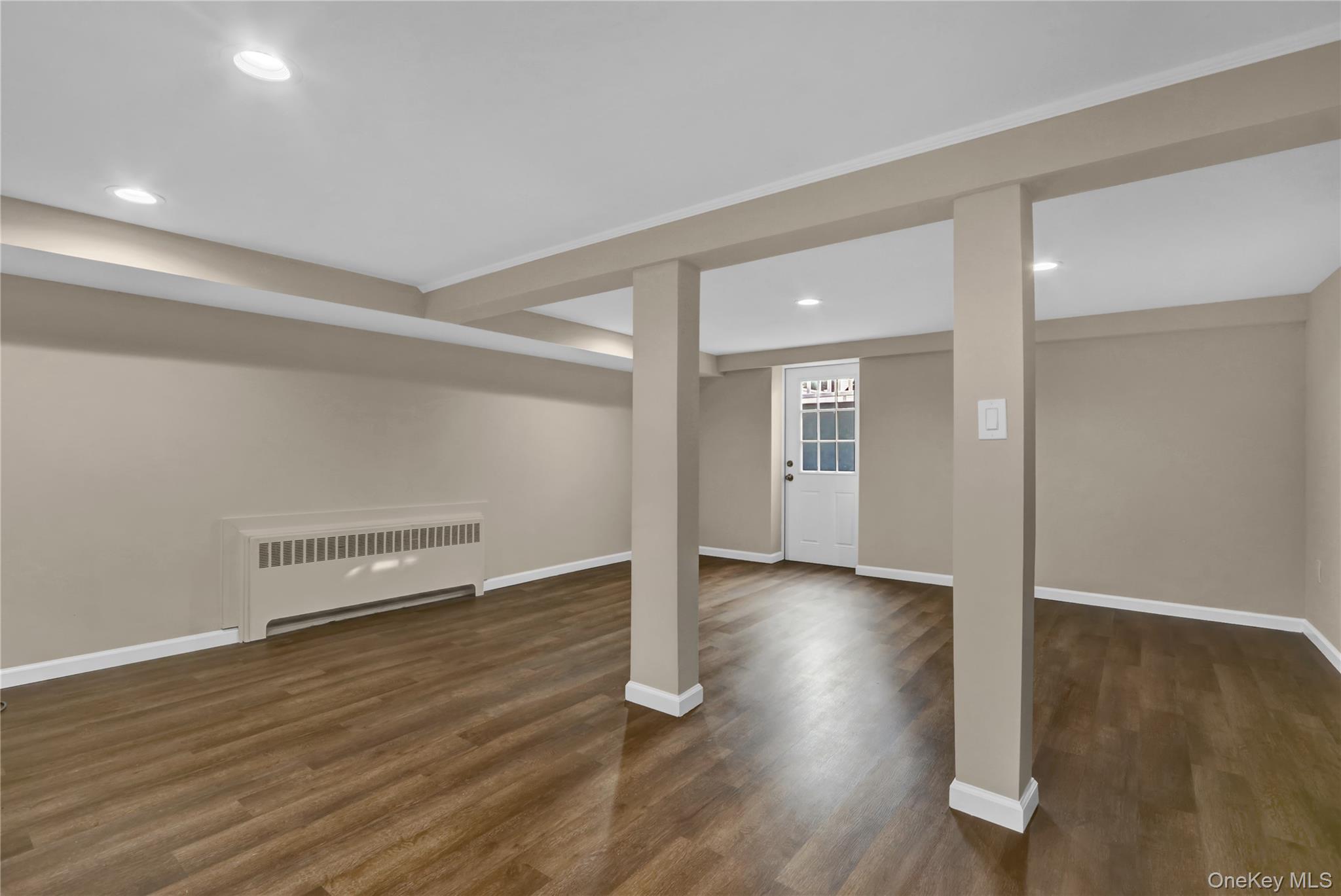 15 Cornwall Lane, Hicksville, NY 11801