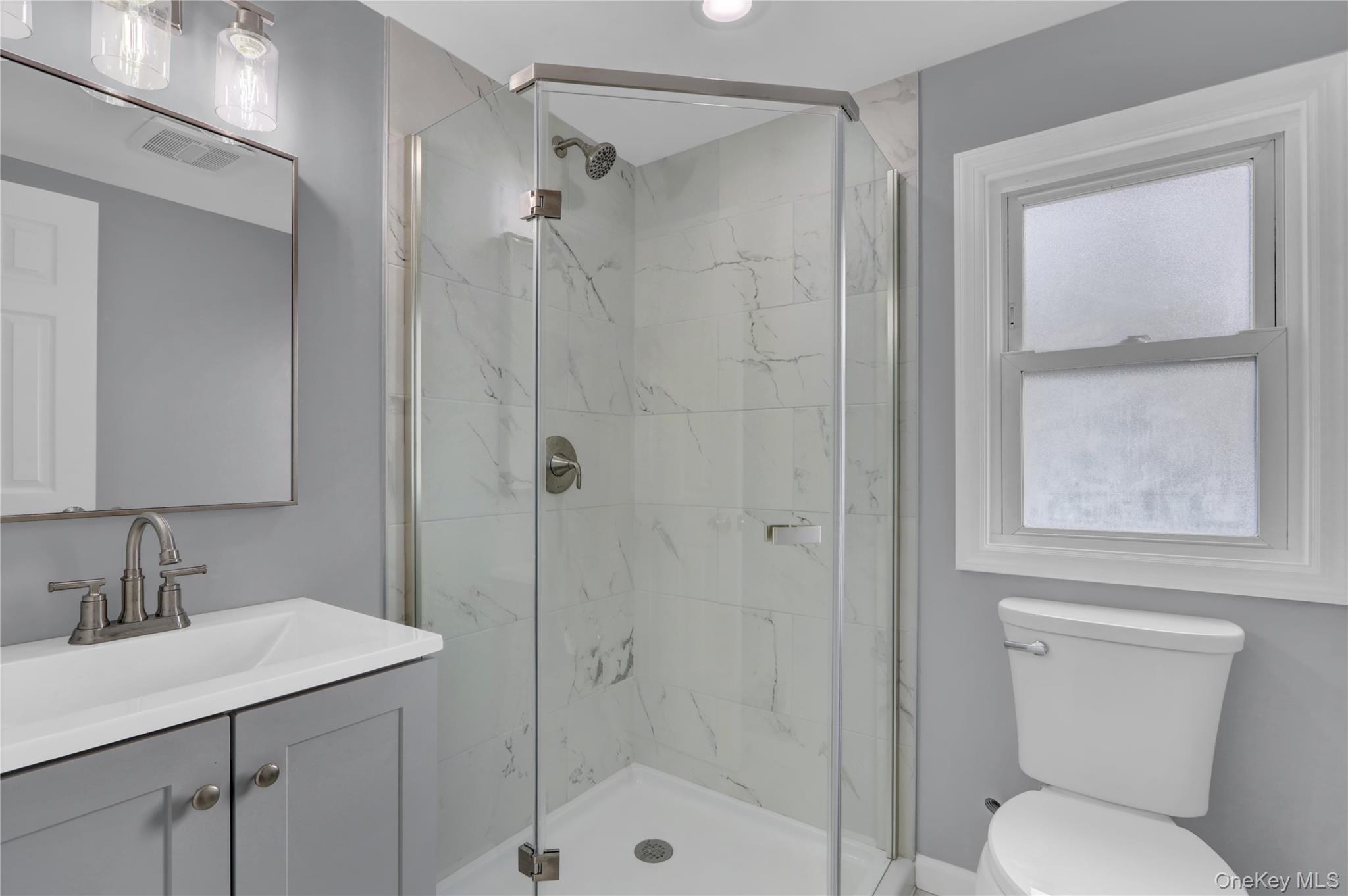 15 Cornwall Lane, Hicksville, NY 11801