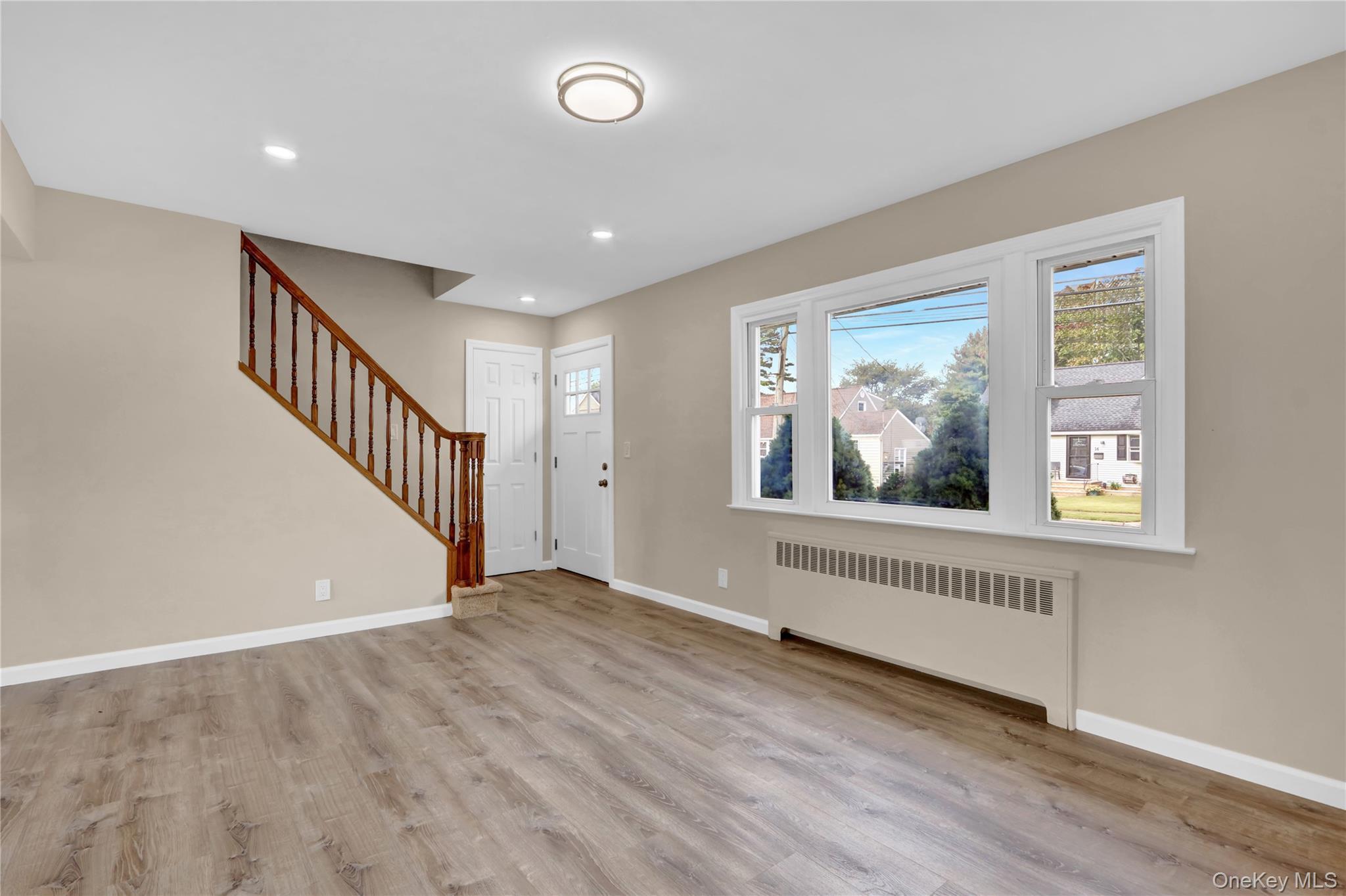 15 Cornwall Lane, Hicksville, NY 11801