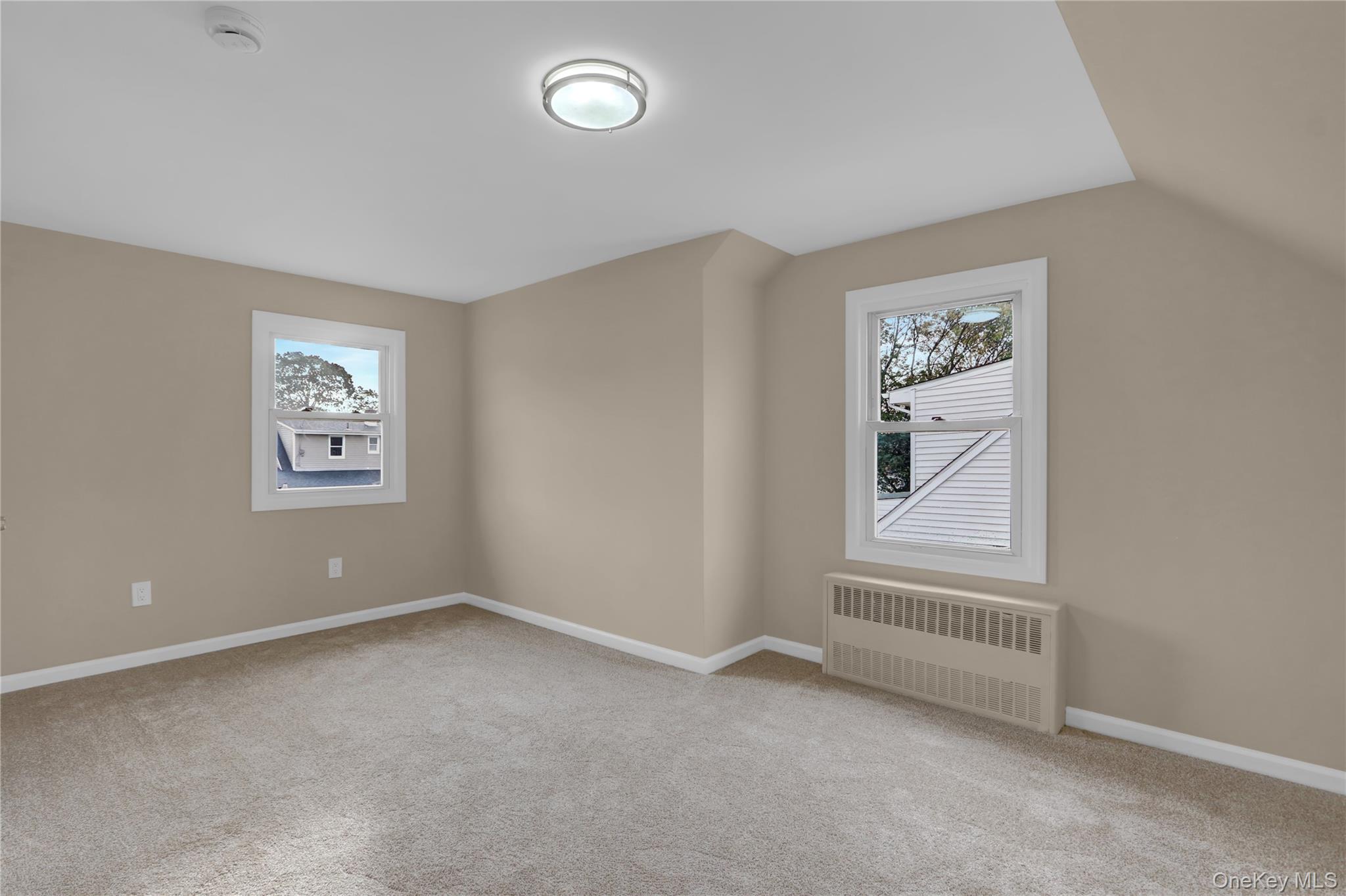 15 Cornwall Lane, Hicksville, NY 11801