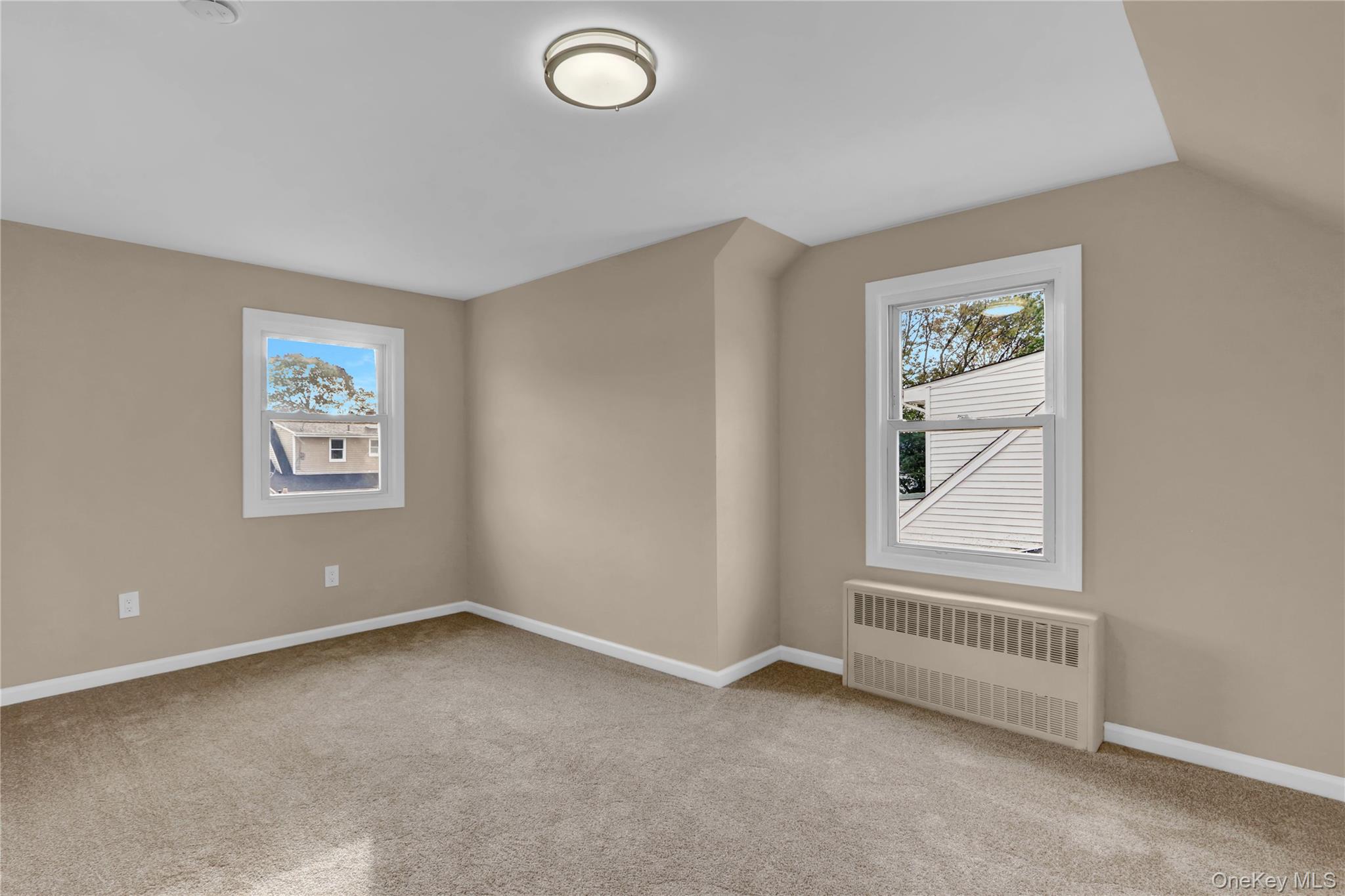 15 Cornwall Lane, Hicksville, NY 11801