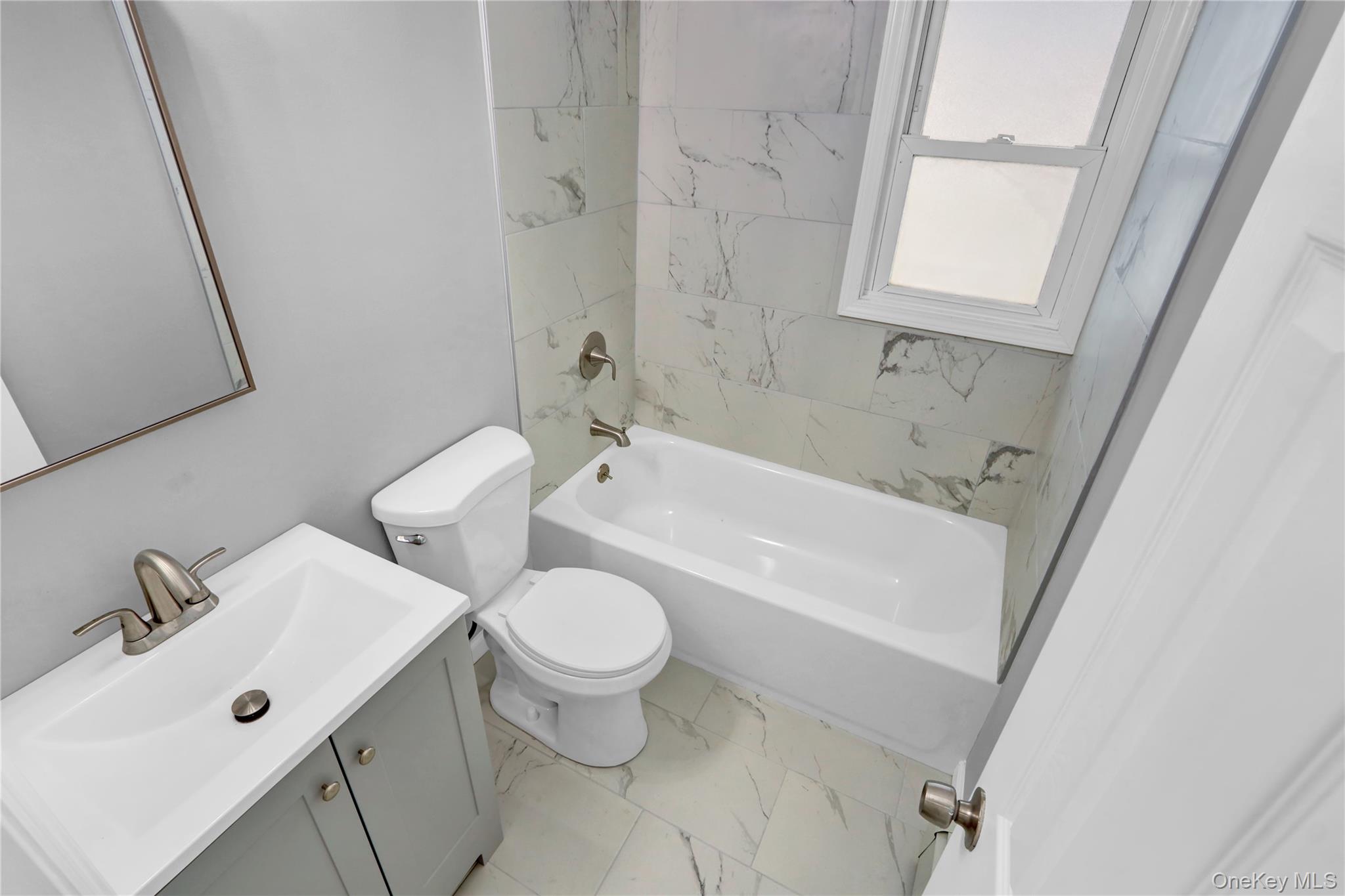 15 Cornwall Lane, Hicksville, NY 11801