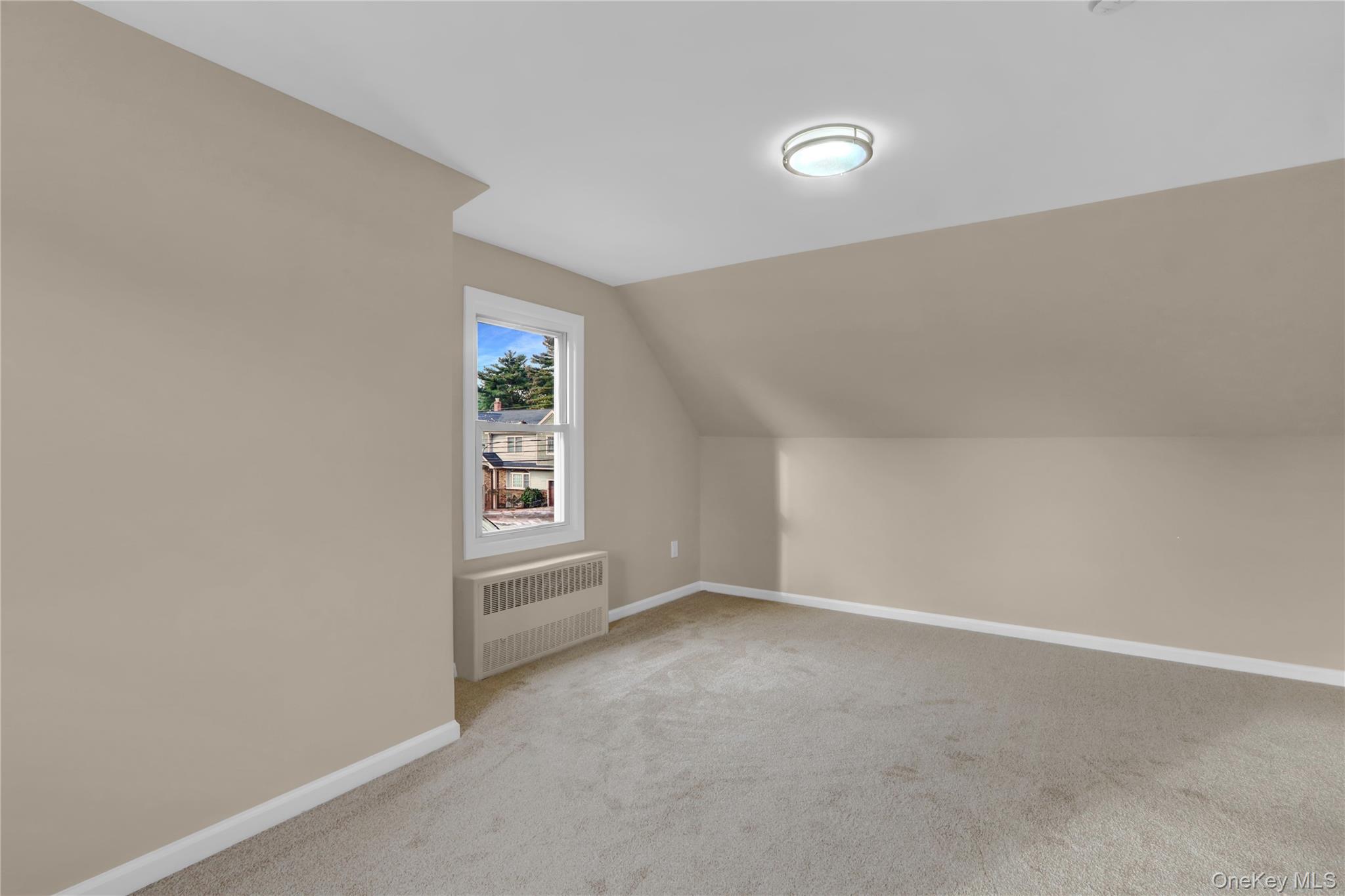 15 Cornwall Lane, Hicksville, NY 11801