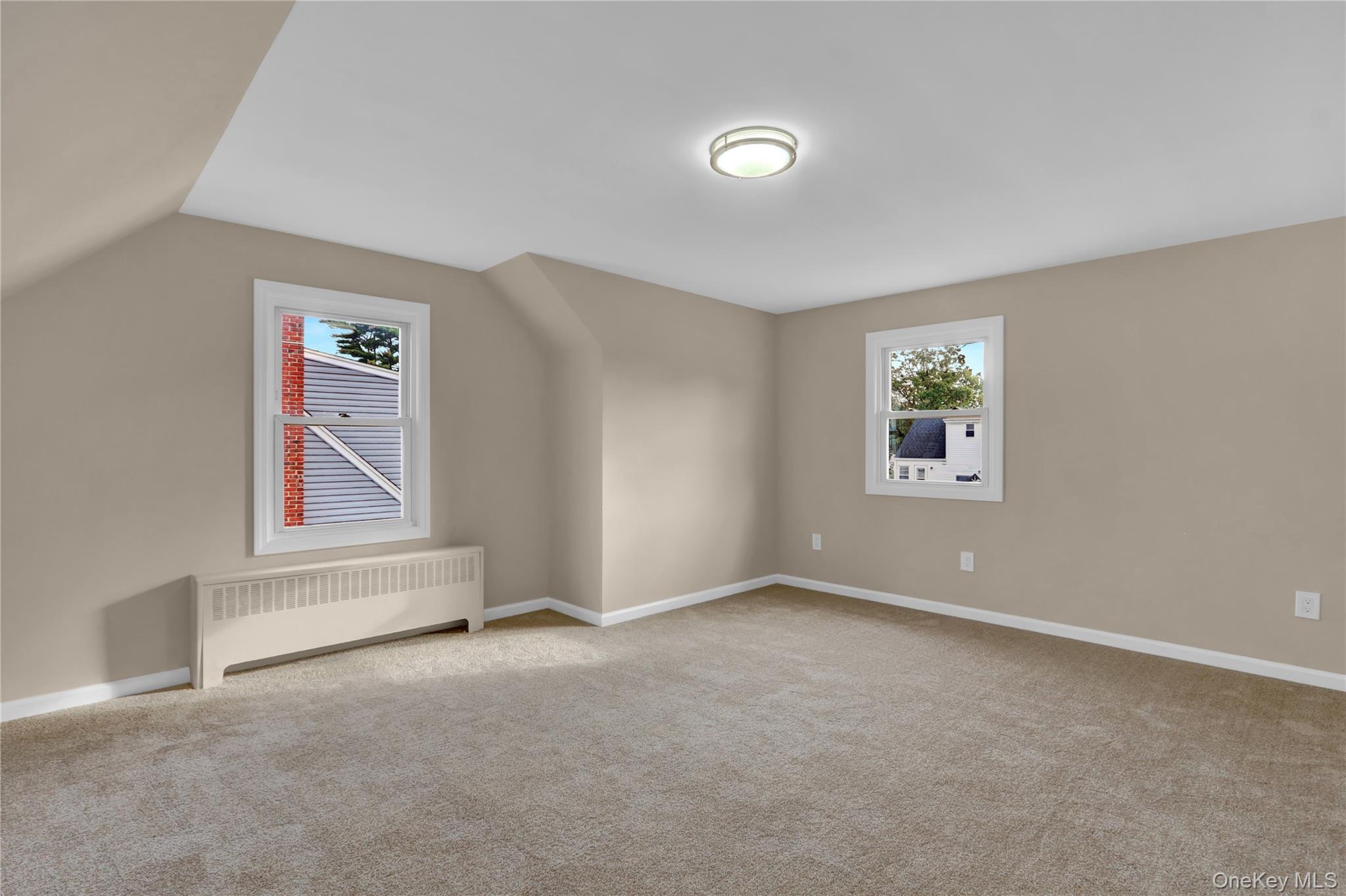 15 Cornwall Lane, Hicksville, NY 11801