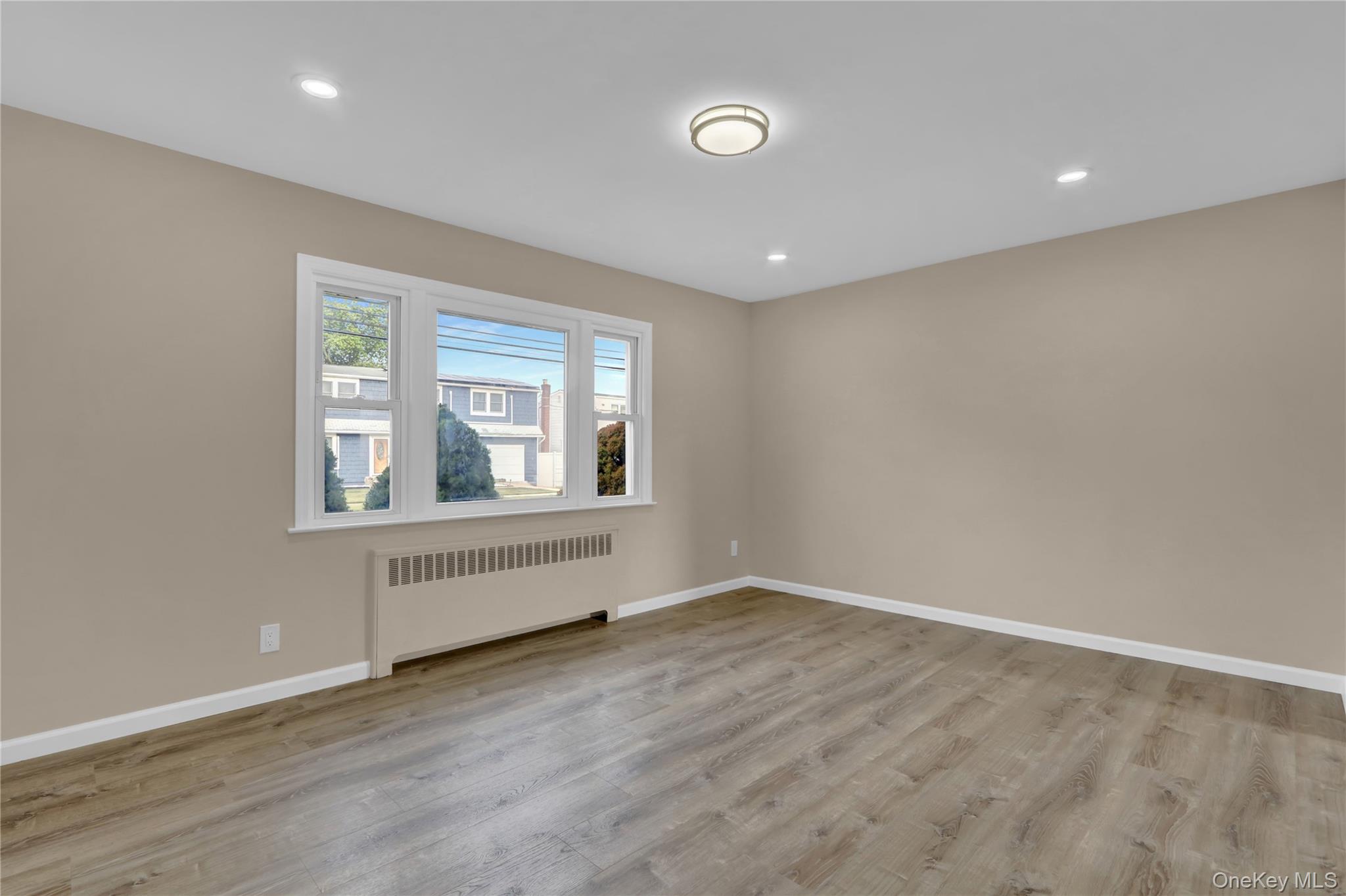 15 Cornwall Lane, Hicksville, NY 11801