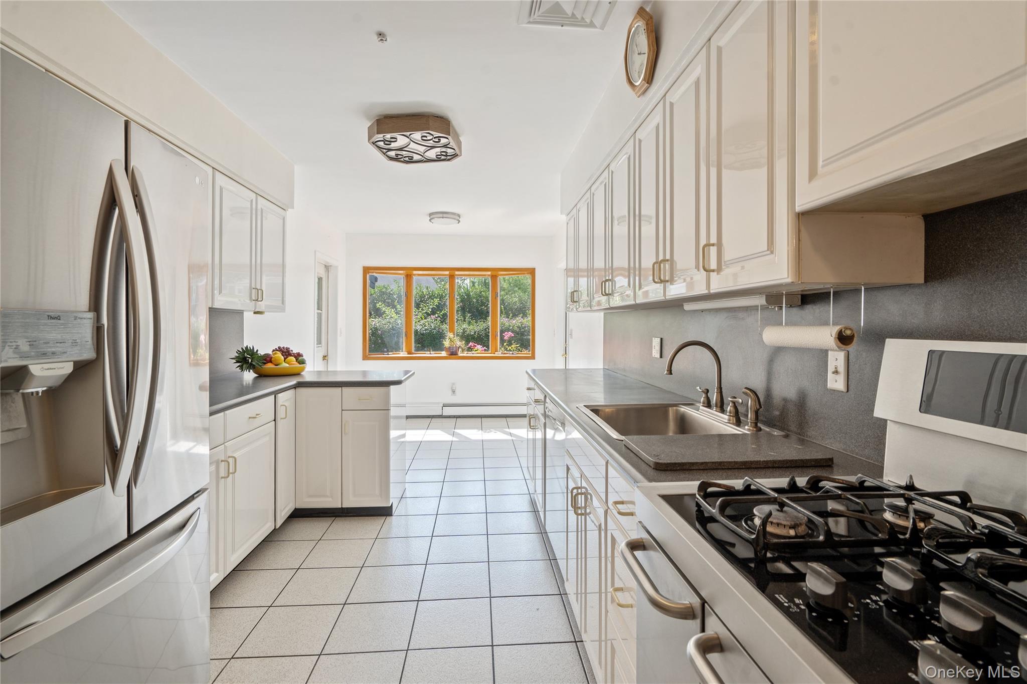 73 Parkview Place, Malverne, NY 11565