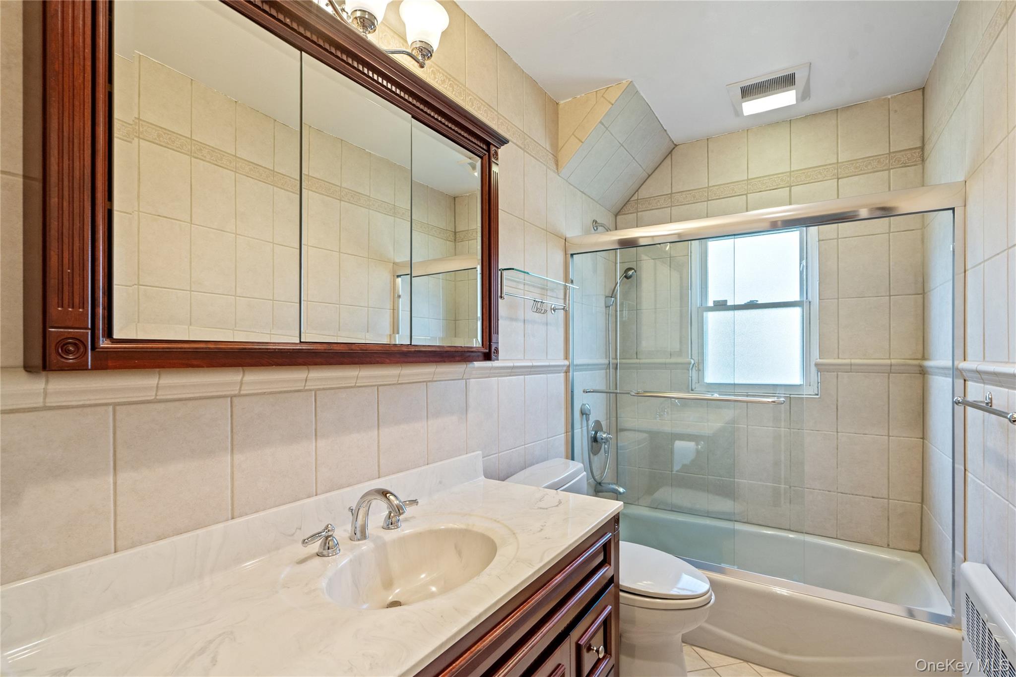 73 Parkview Place, Malverne, NY 11565