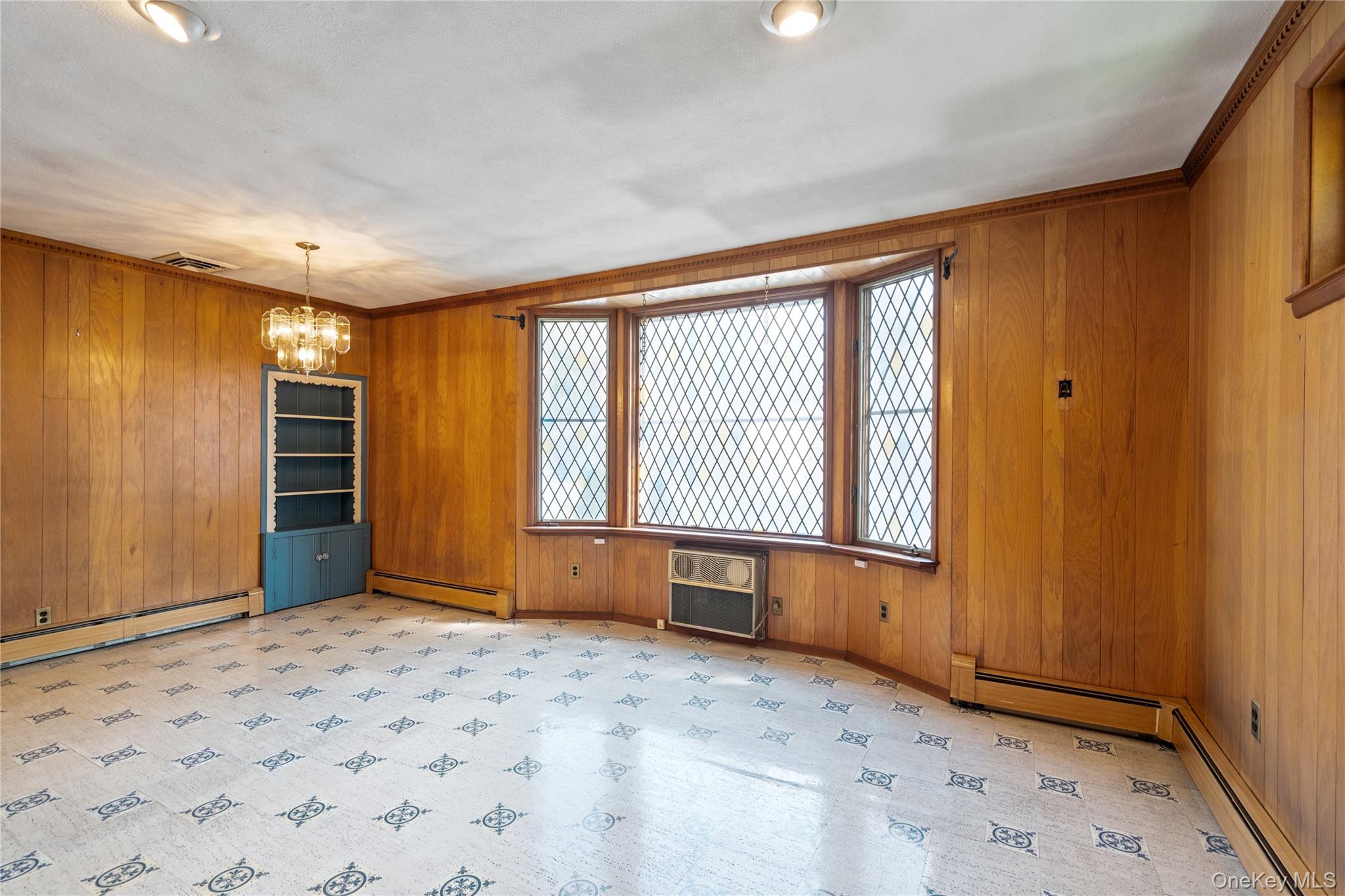 73 Parkview Place, Malverne, NY 11565