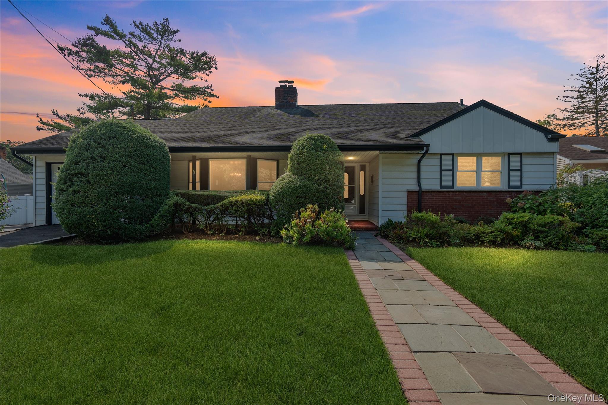 73 Parkview Place, Malverne, NY 11565