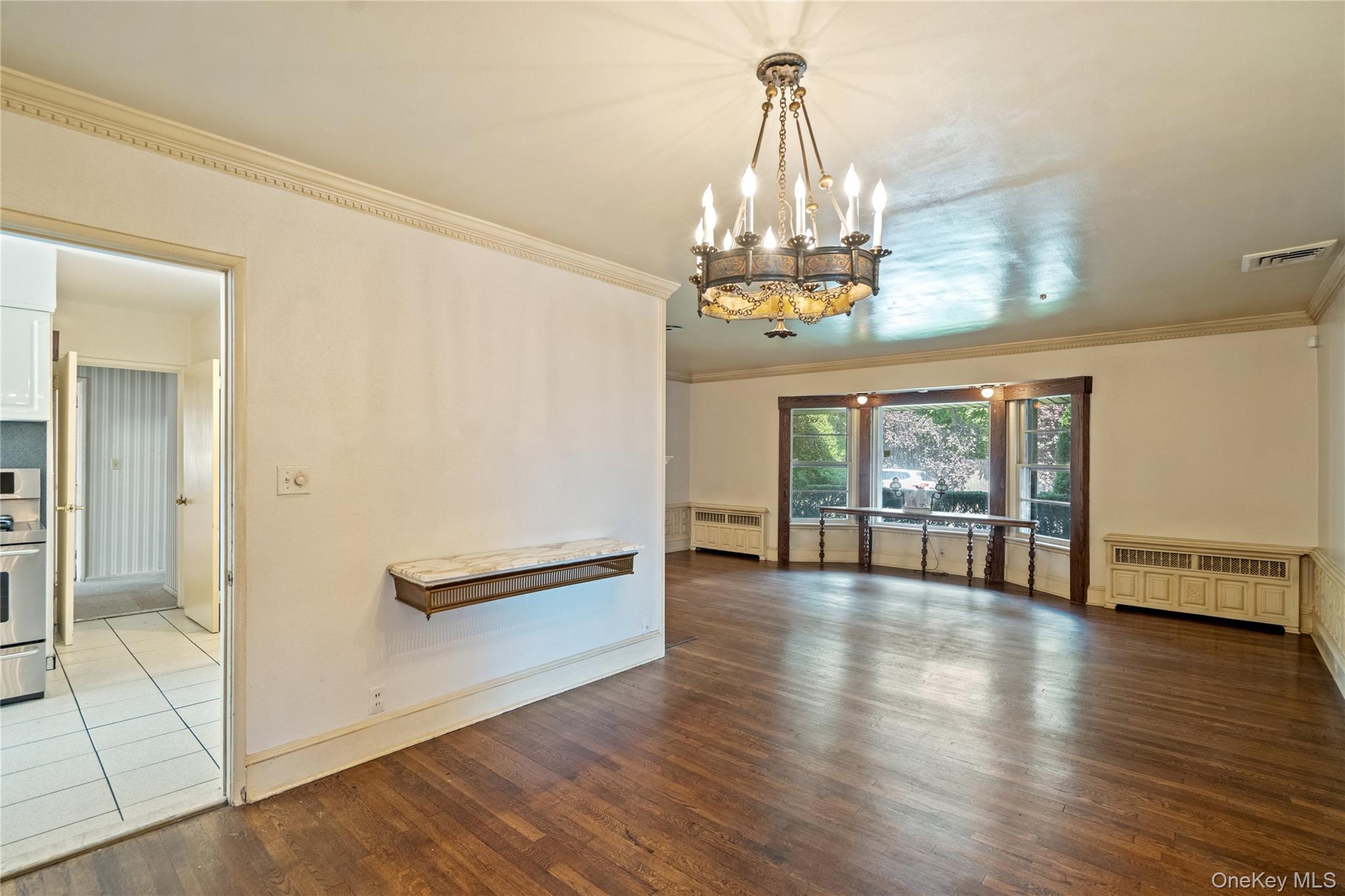 73 Parkview Place, Malverne, NY 11565