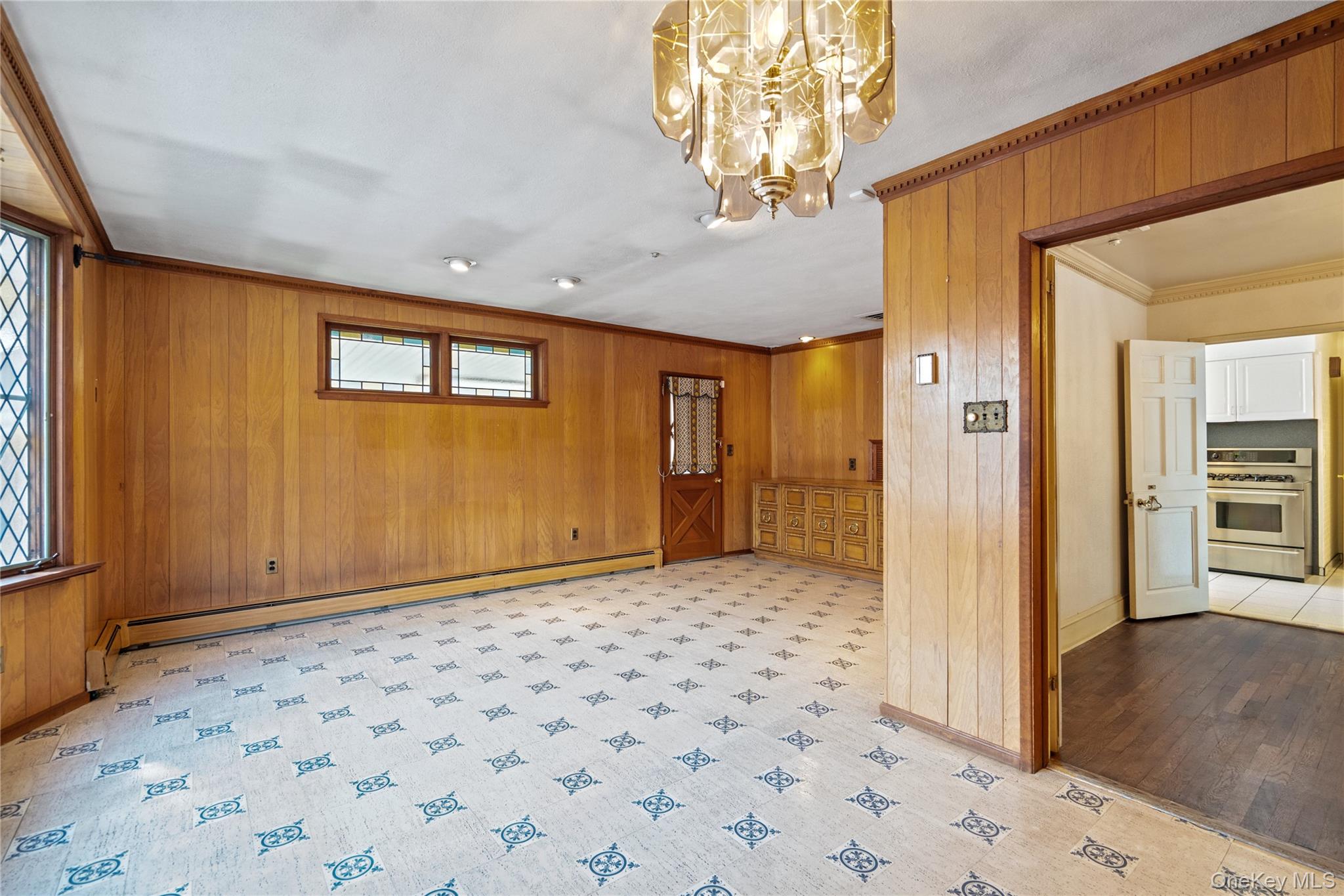 73 Parkview Place, Malverne, NY 11565