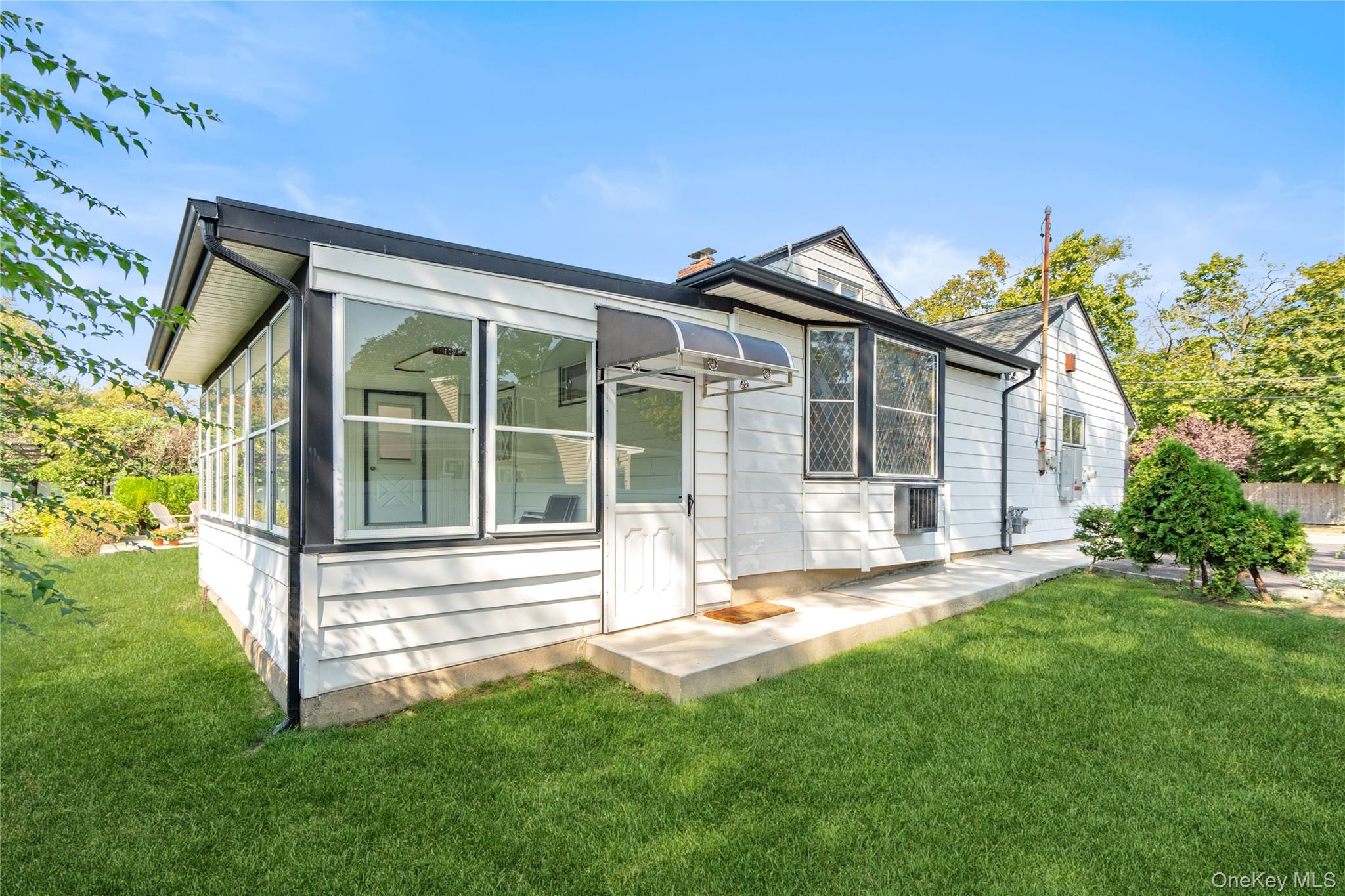 73 Parkview Place, Malverne, NY 11565