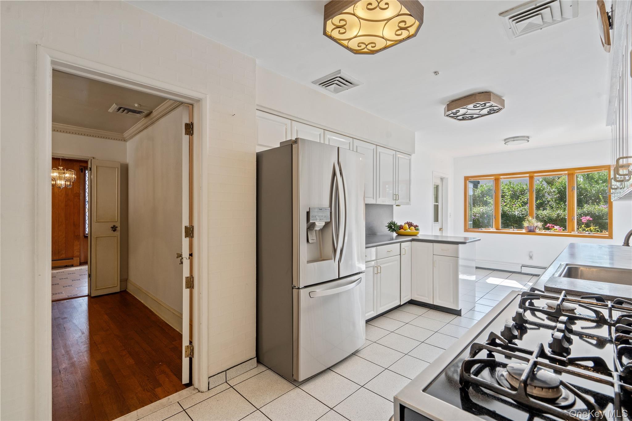 73 Parkview Place, Malverne, NY 11565