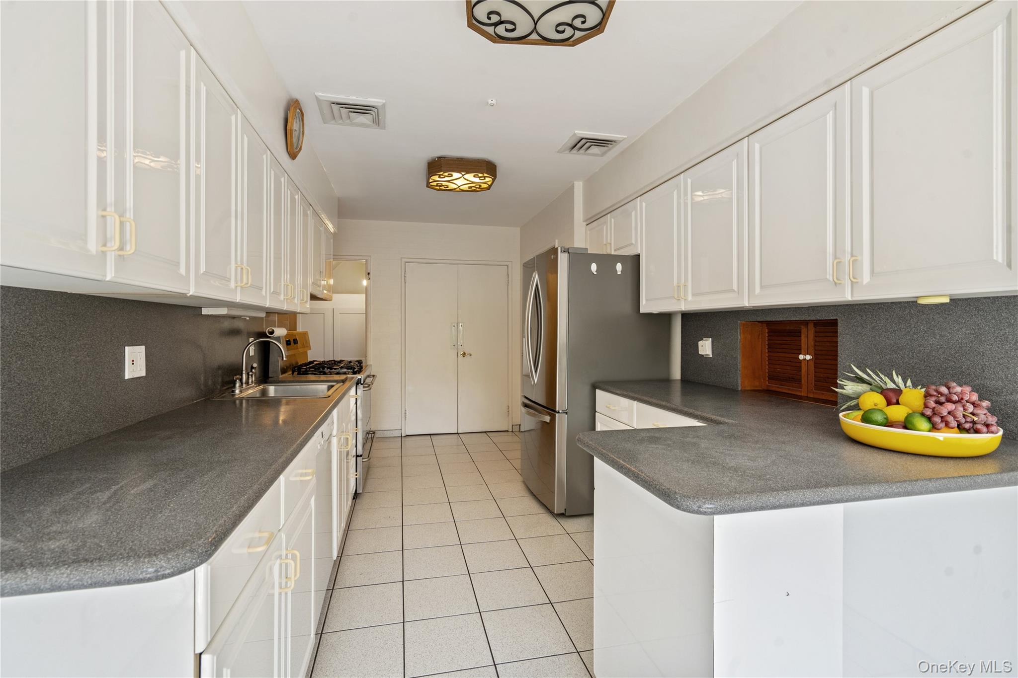 73 Parkview Place, Malverne, NY 11565