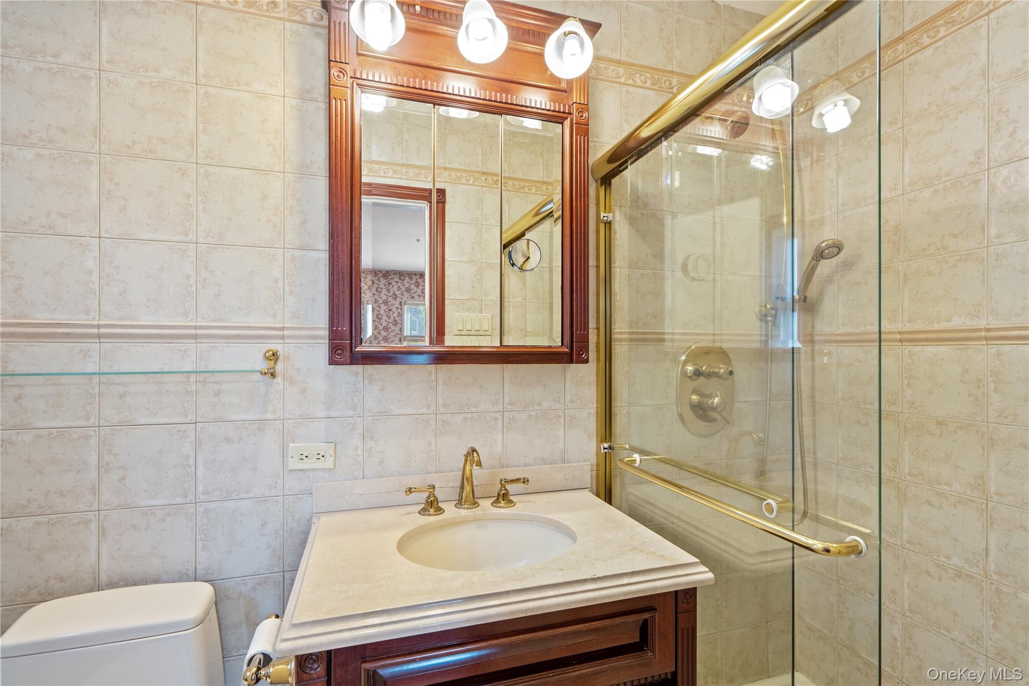 73 Parkview Place, Malverne, NY 11565