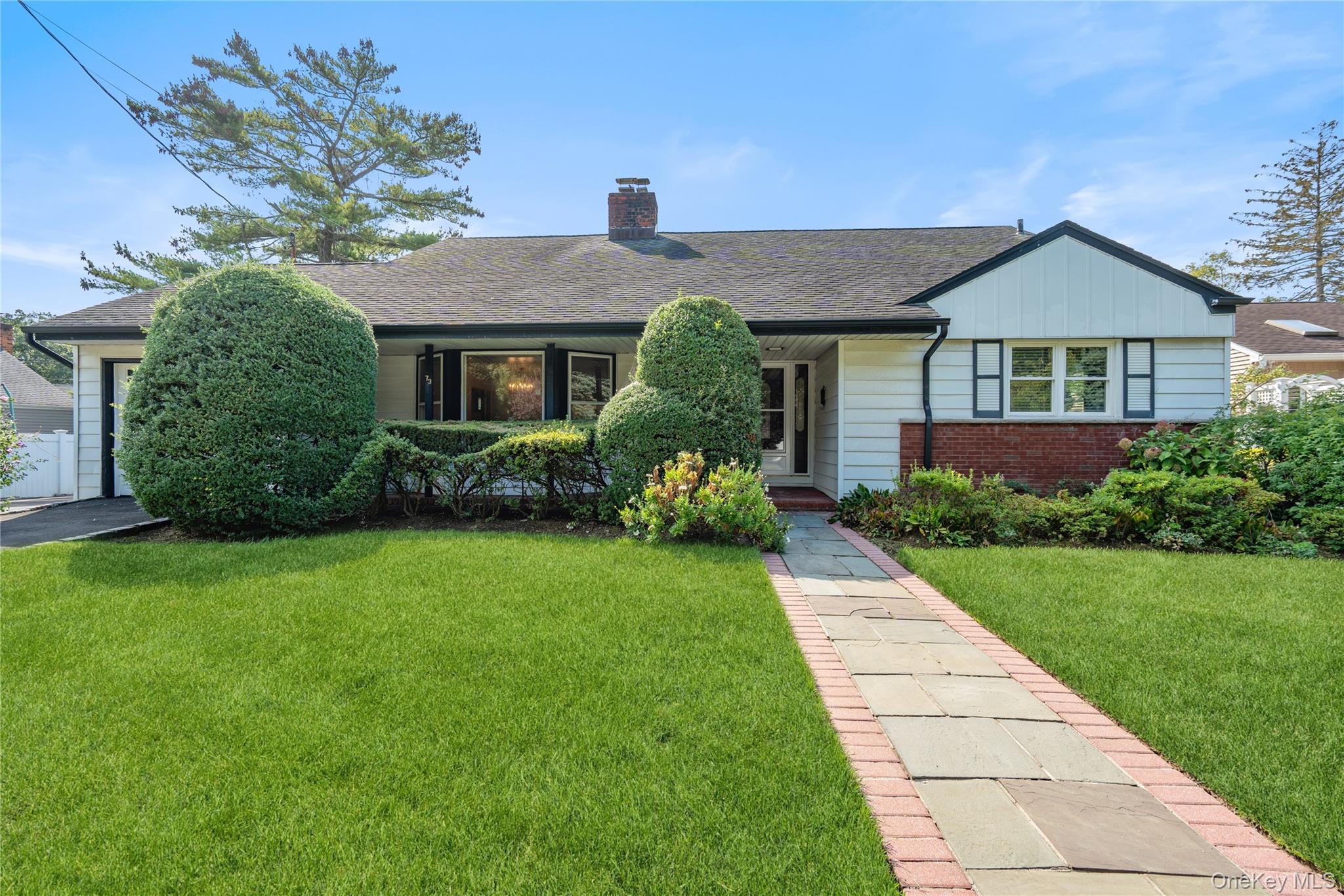 73 Parkview Place, Malverne, NY 11565