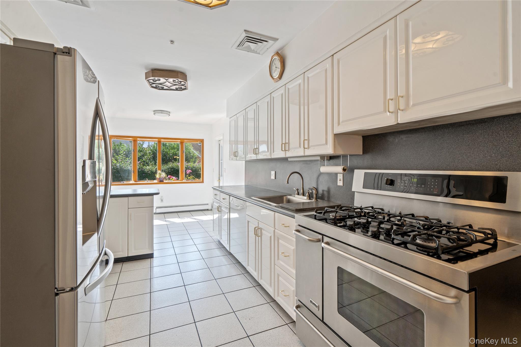 73 Parkview Place, Malverne, NY 11565