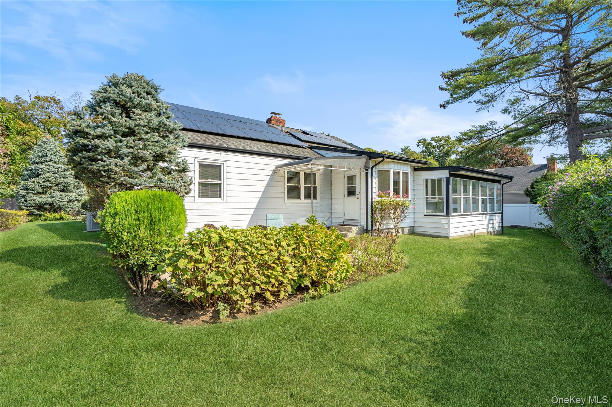 73 Parkview Place, Malverne, NY 11565