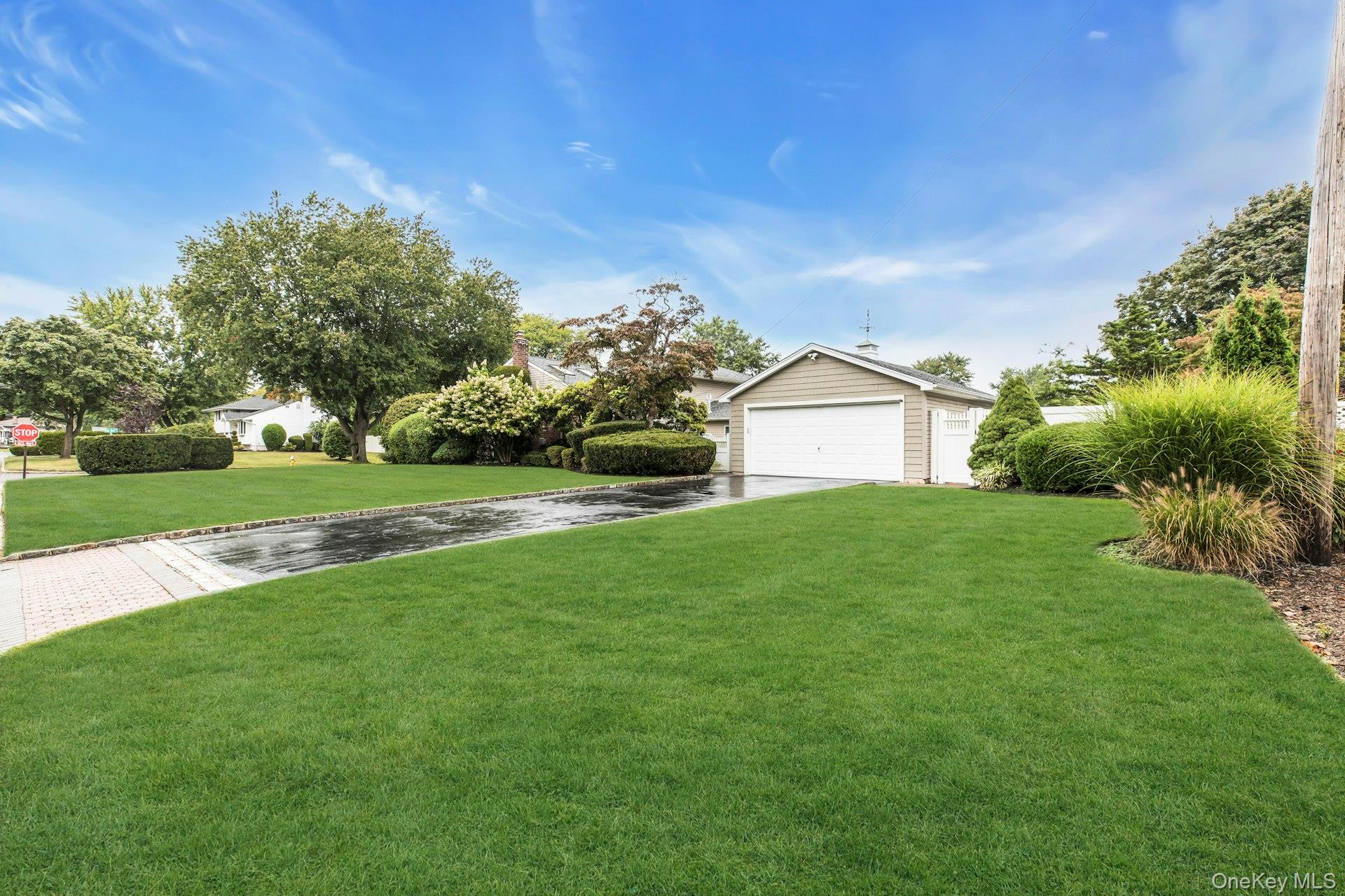 12 Whitebirch Lane, Commack, NY 11725