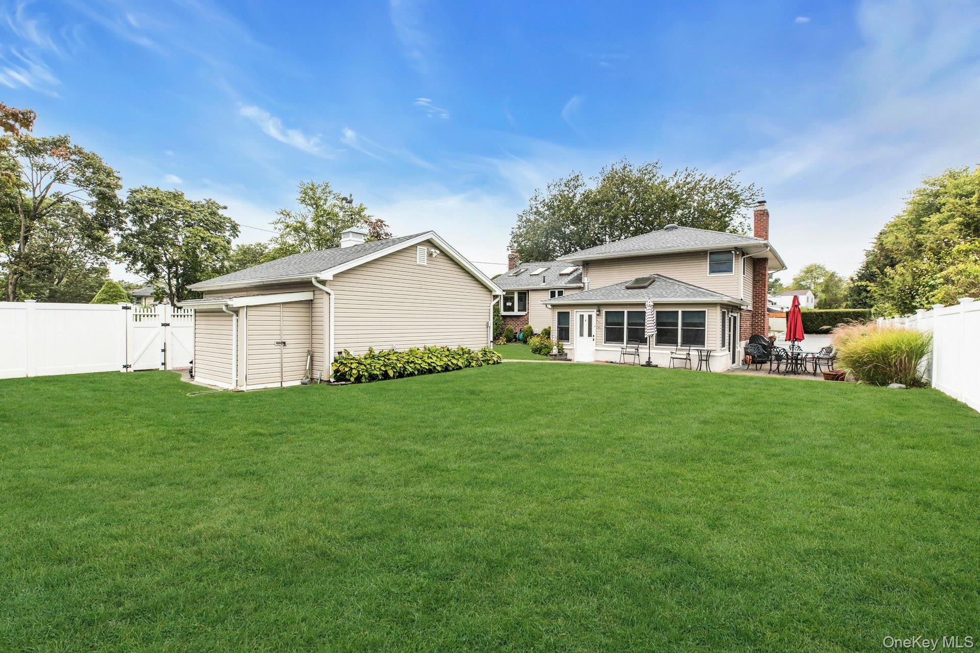 12 Whitebirch Lane, Commack, NY 11725