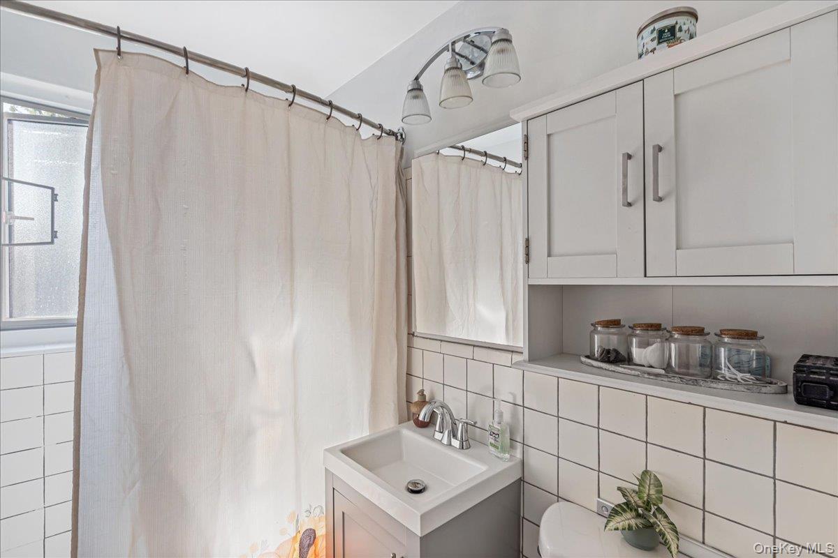 68-77 Bell Boulevard # 2, Bayside, NY 11364