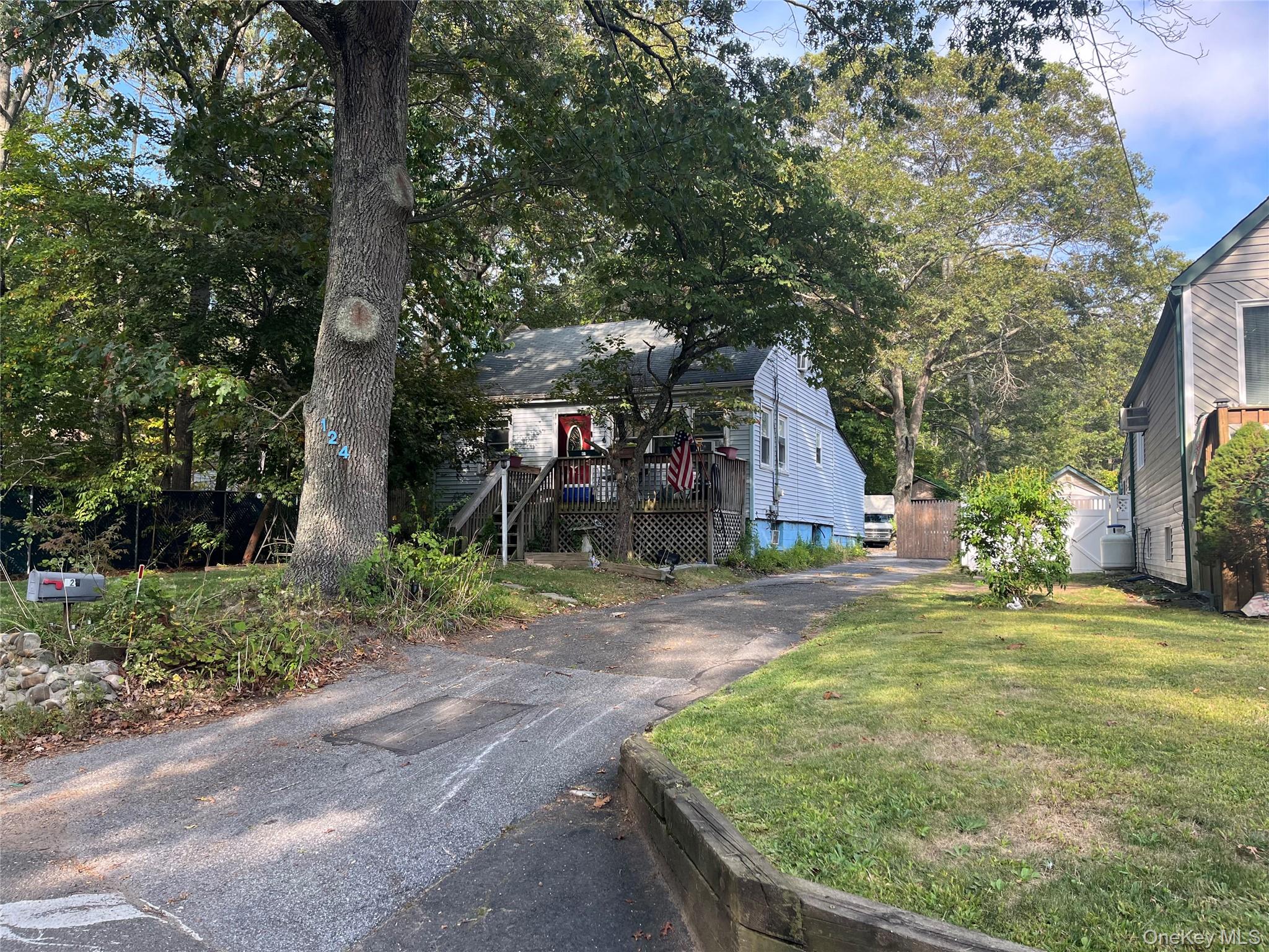 124 River Road, Shirley, NY 11967