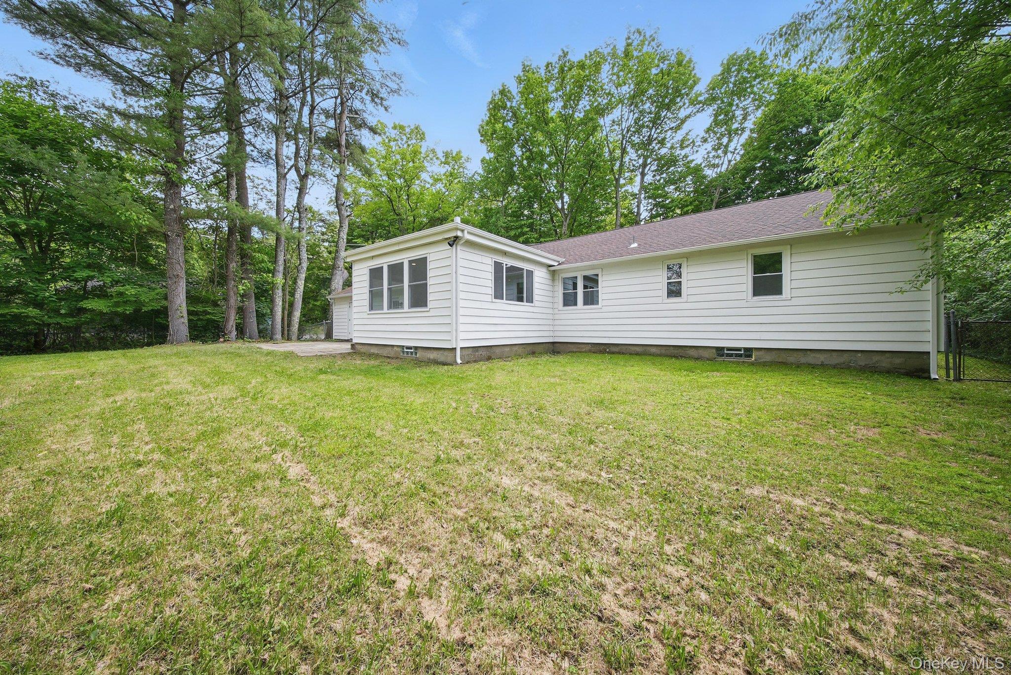 37 Roslyn Street, Ellenville, NY 12428