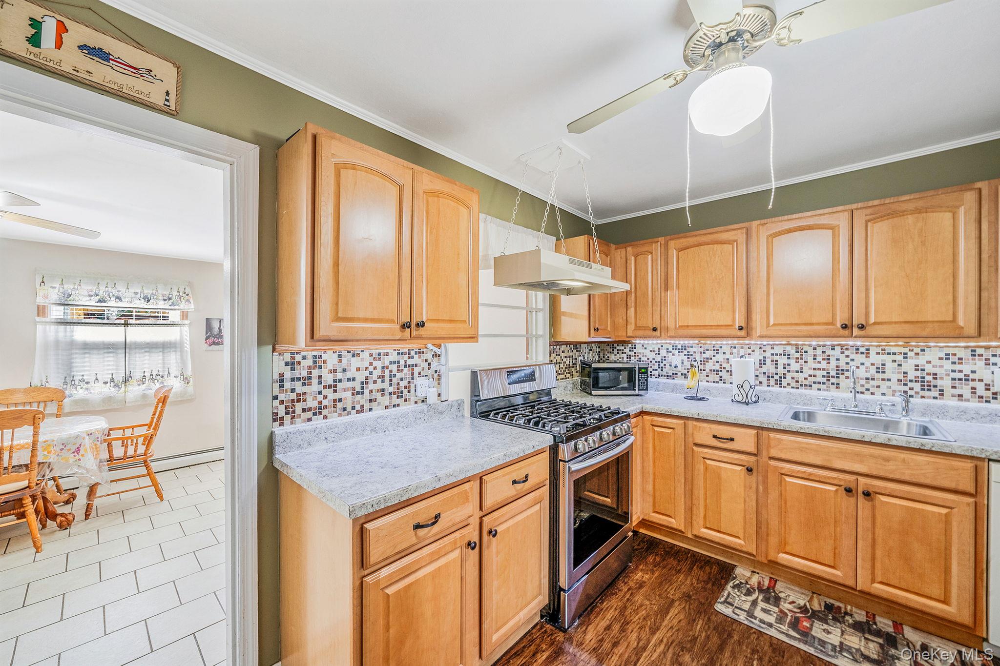 525 S Broadway, Lindenhurst, NY 11757