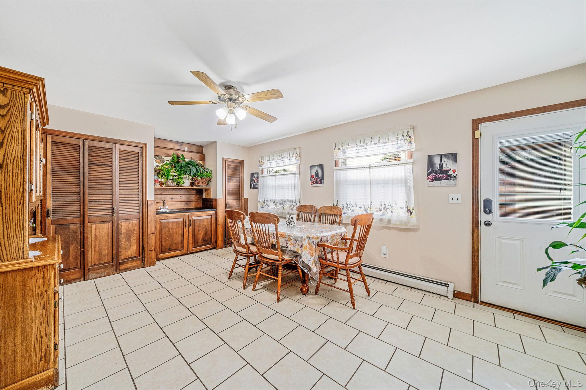 525 S Broadway, Lindenhurst, NY 11757