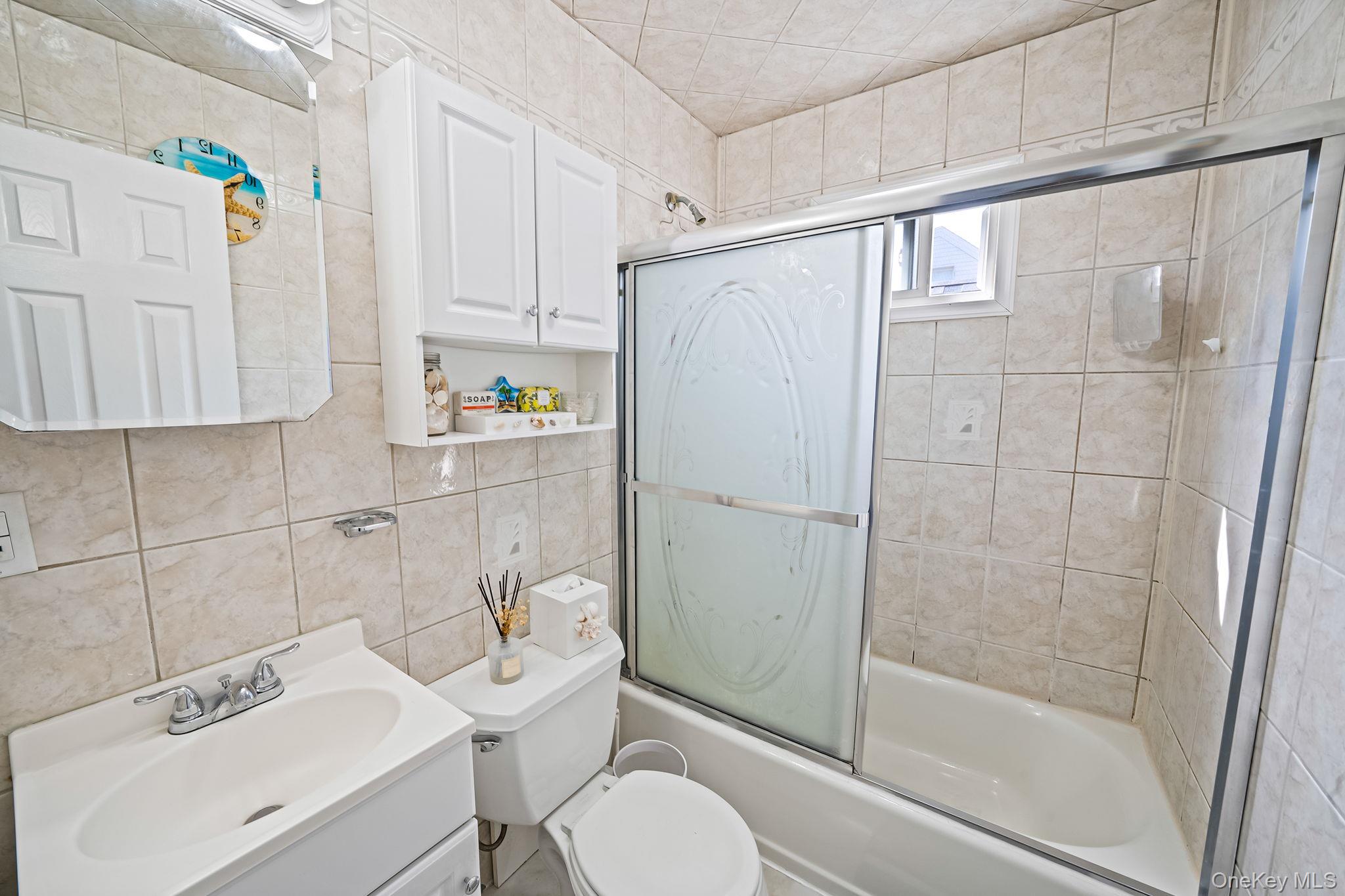 525 S Broadway, Lindenhurst, NY 11757