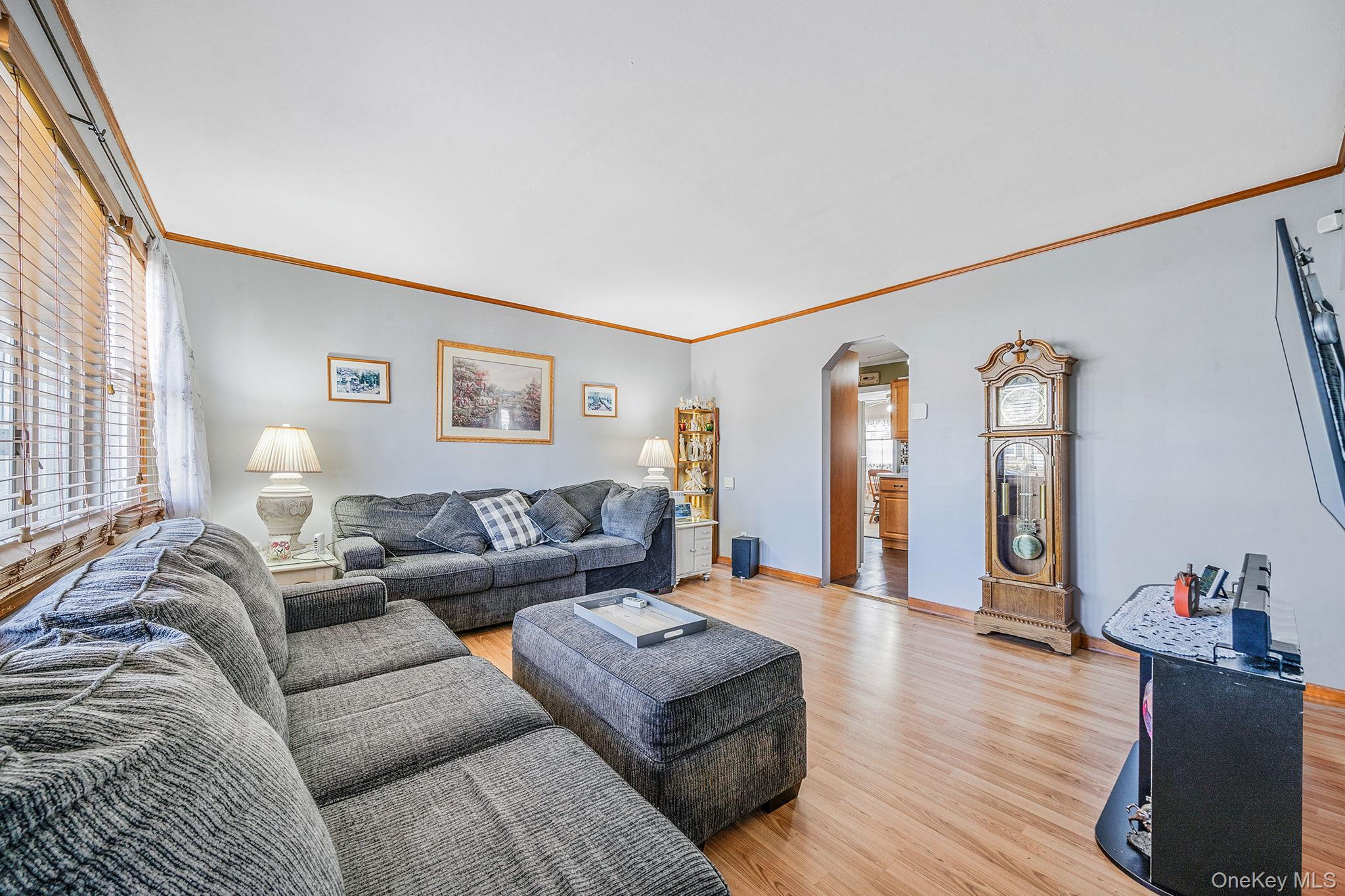 525 S Broadway, Lindenhurst, NY 11757