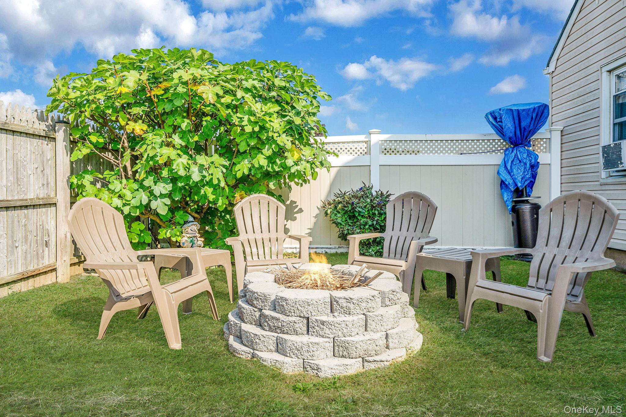 525 S Broadway, Lindenhurst, NY 11757