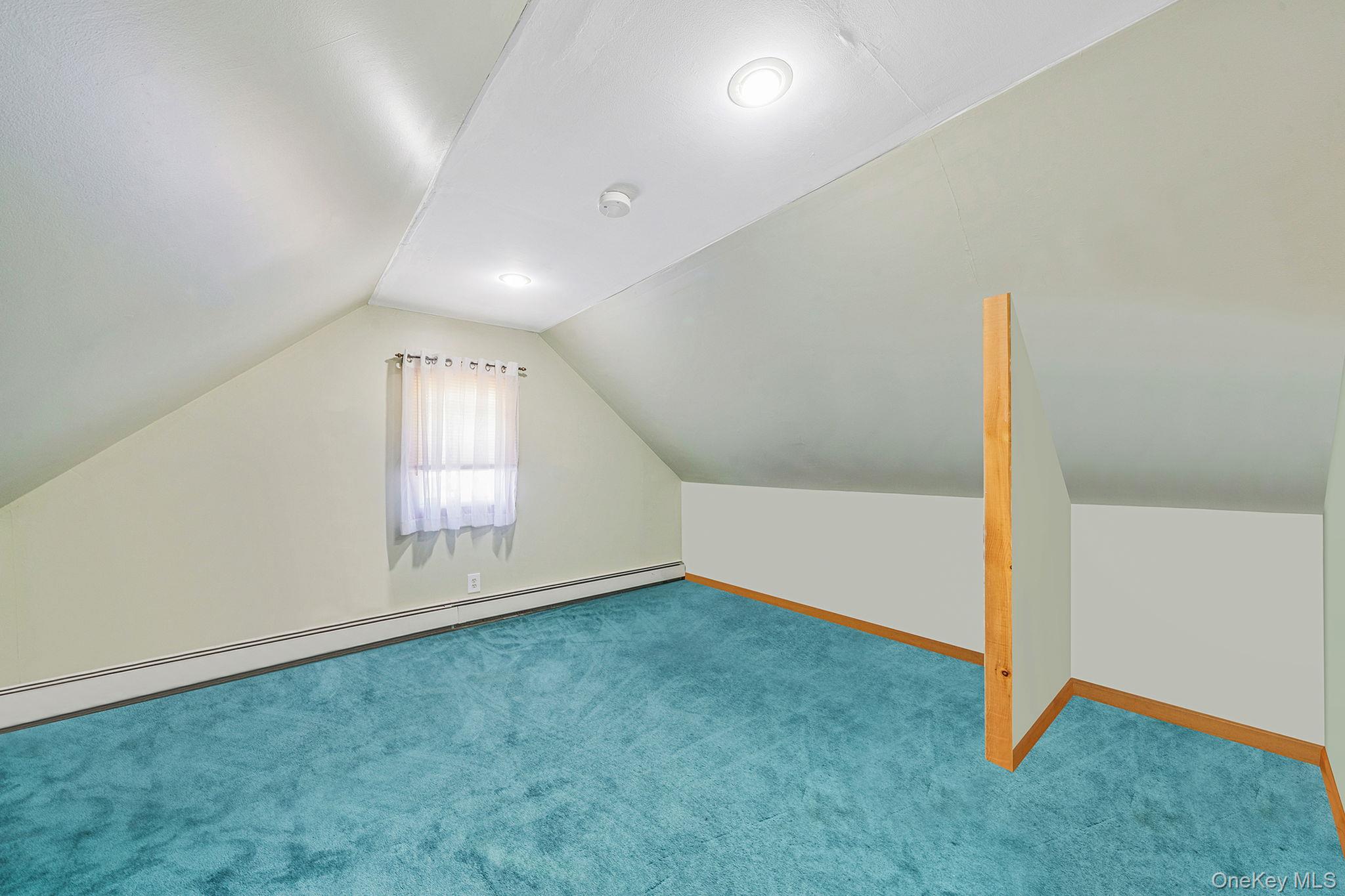 525 S Broadway, Lindenhurst, NY 11757