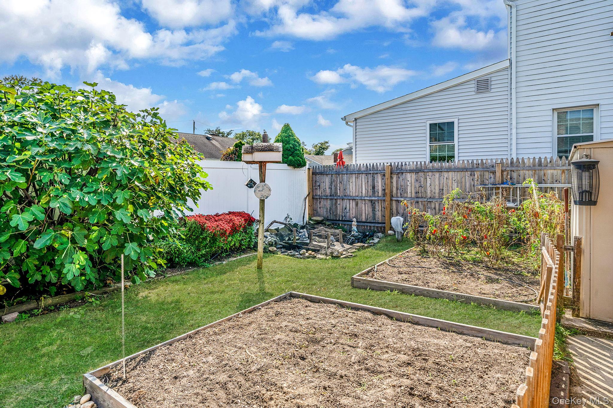 525 S Broadway, Lindenhurst, NY 11757