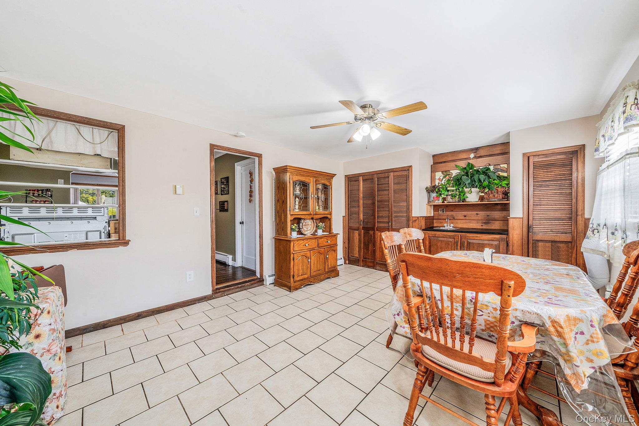 525 S Broadway, Lindenhurst, NY 11757