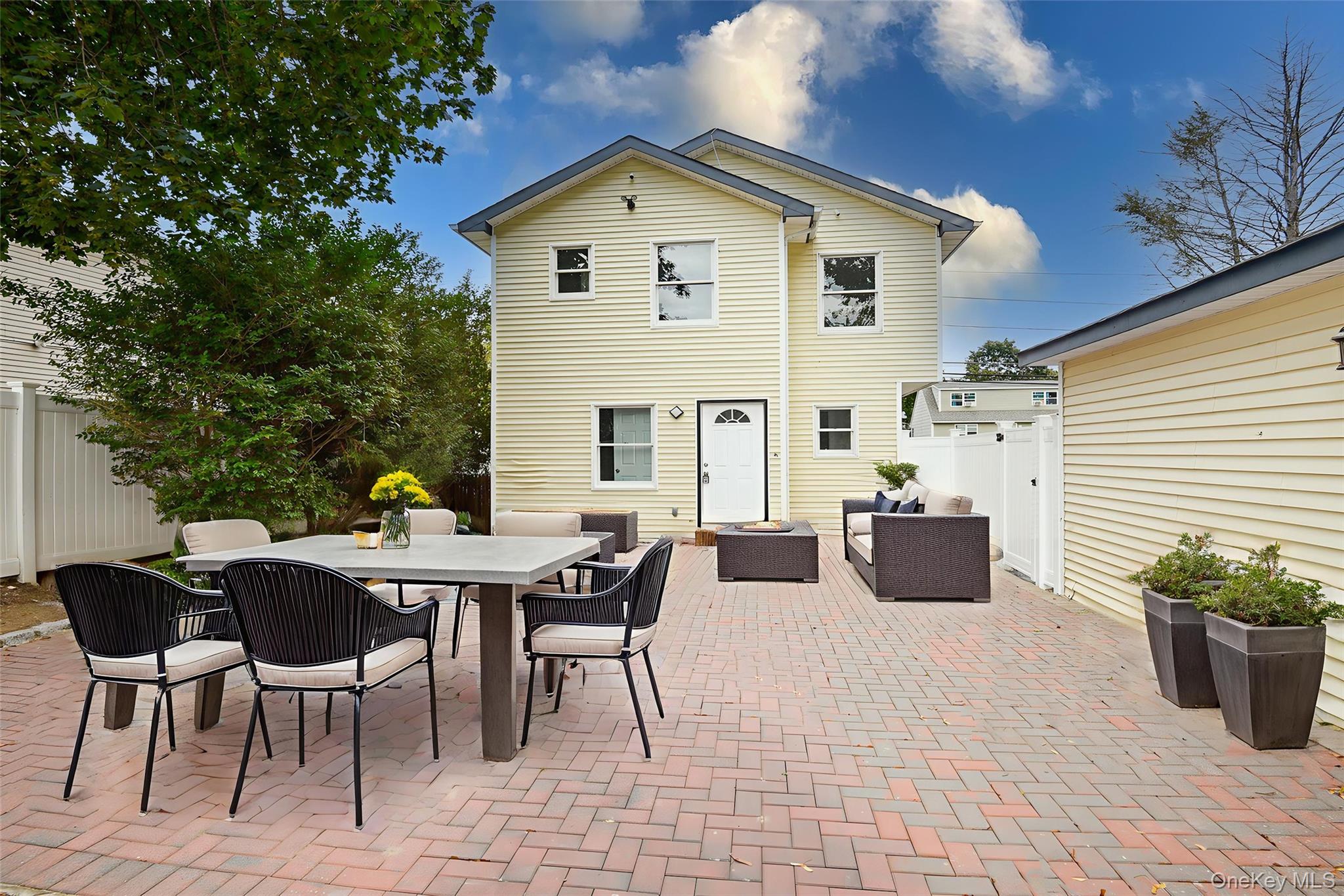 95 E Pulaski Road, Huntington Station, NY 11746