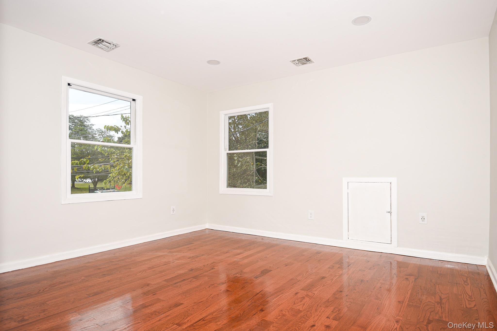 95 E Pulaski Road, Huntington Station, NY 11746