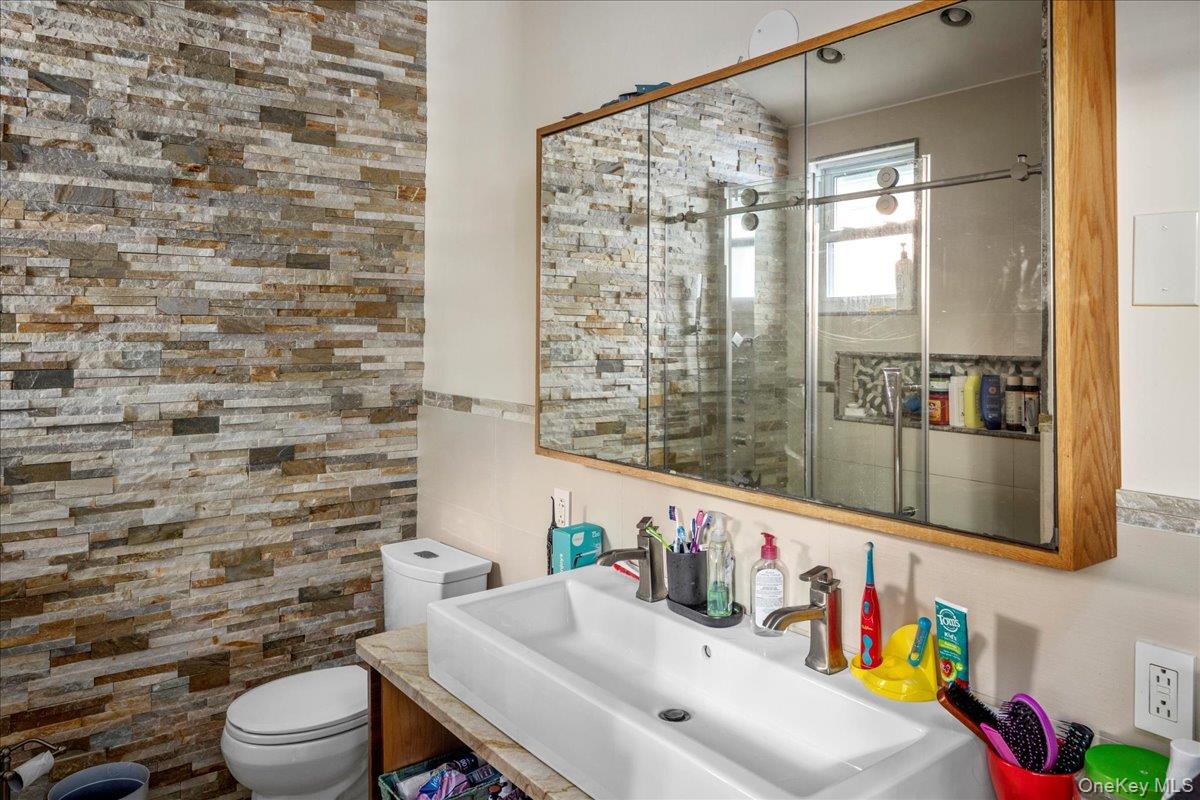 19633 Foothill Avenue, Holliswood, NY 11423