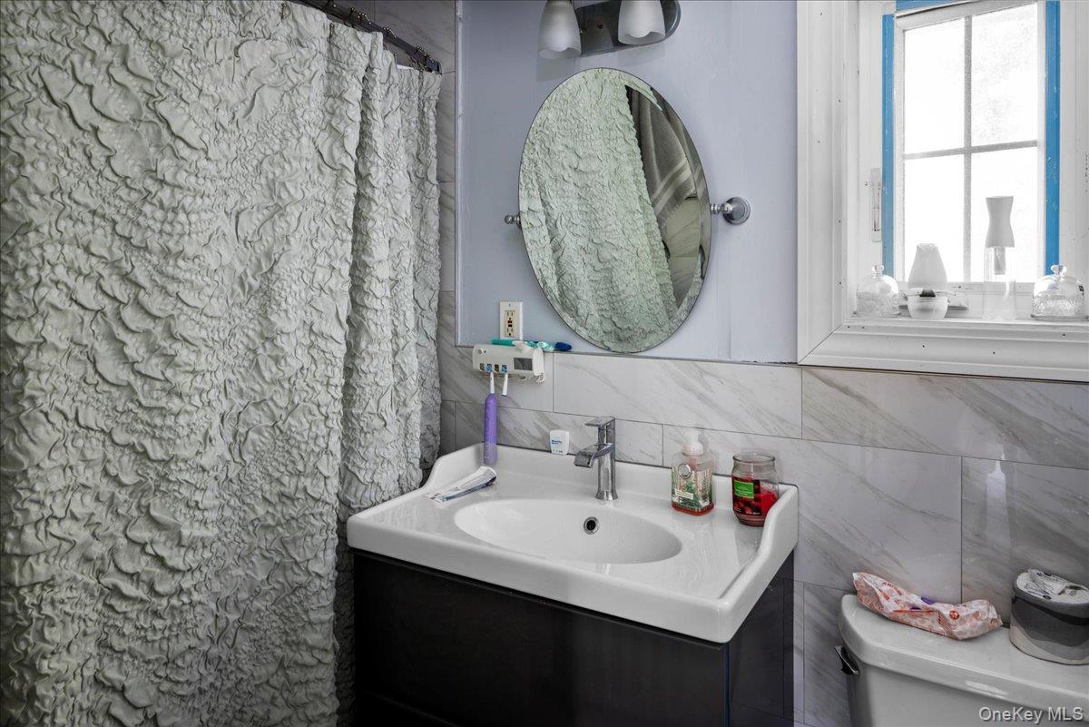 19633 Foothill Avenue, Holliswood, NY 11423