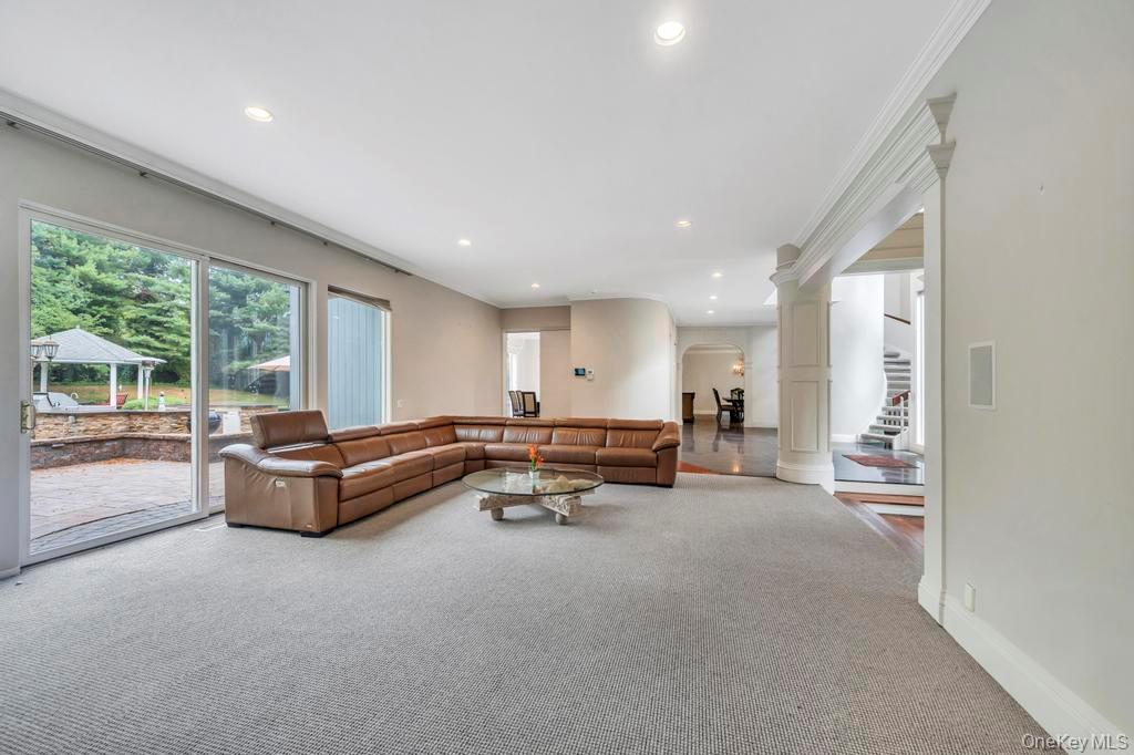 25 Wildwood Drive, Laurel Hollow, NY 11791