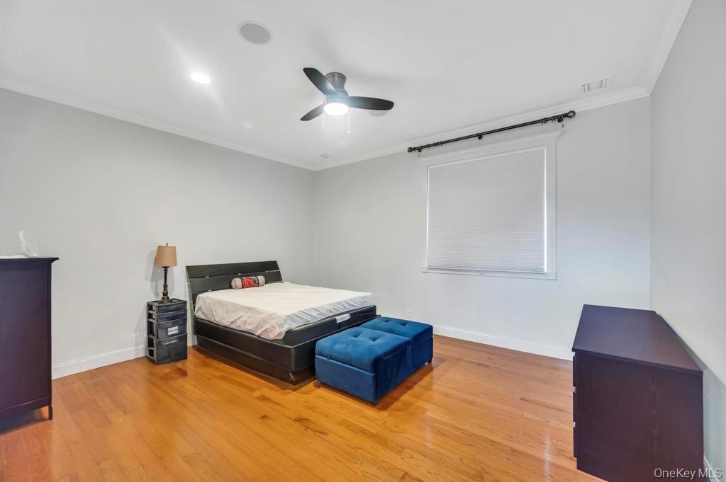 25 Wildwood Drive, Laurel Hollow, NY 11791