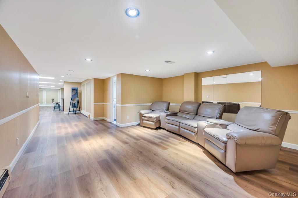 25 Wildwood Drive, Laurel Hollow, NY 11791